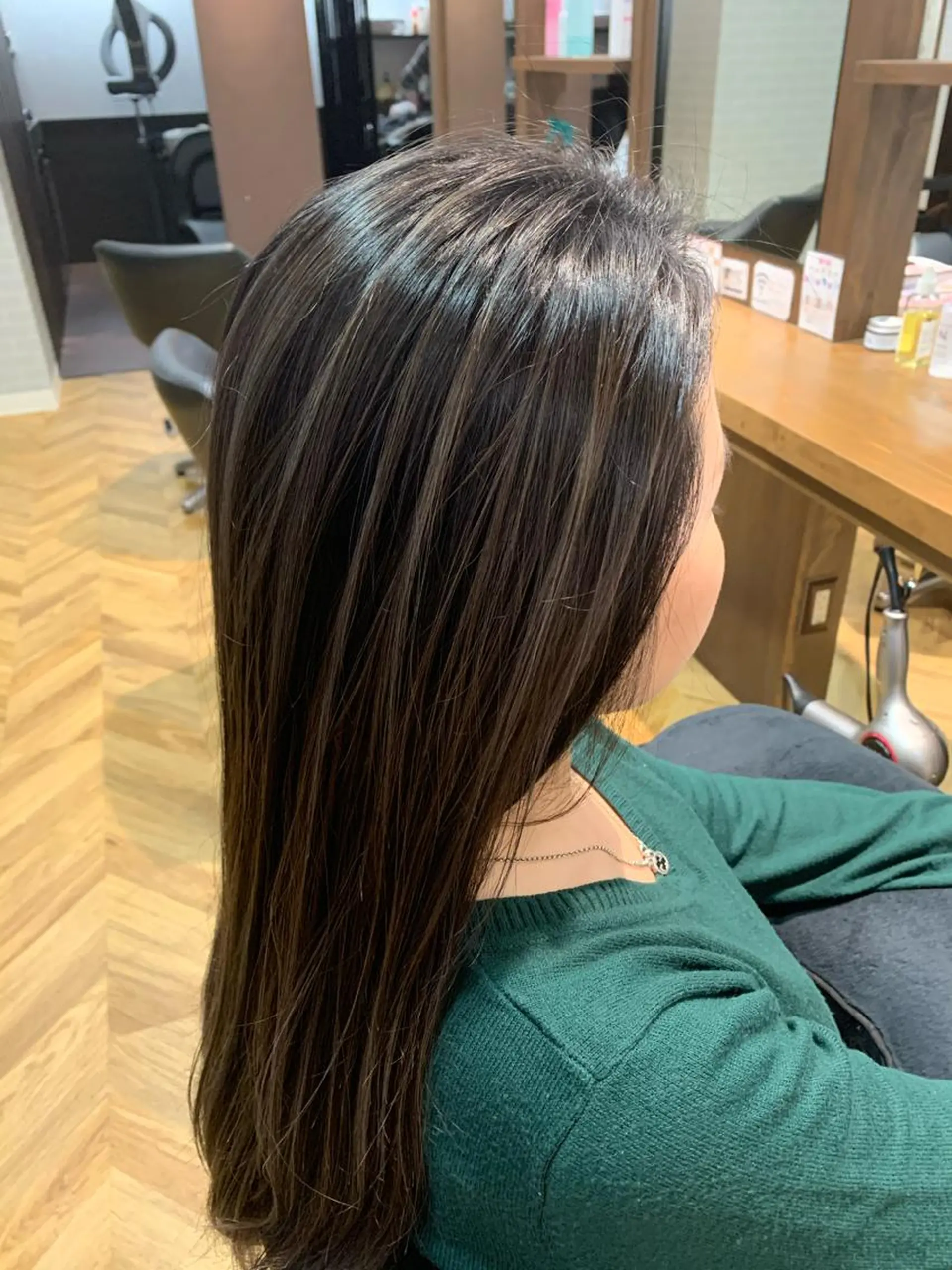 ロング カラー バレイヤージュ レイヤーカット シェールピエール所属・Laf かおりのマツエク・マツパデザイン