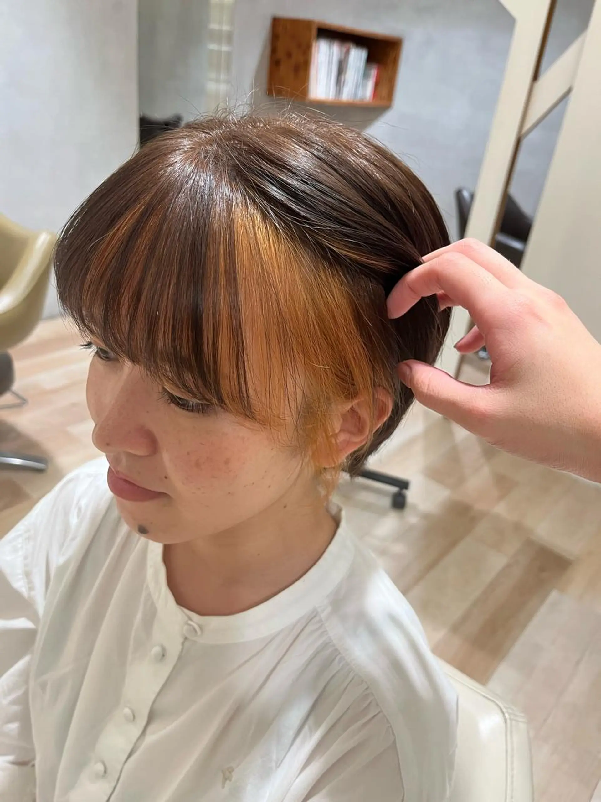 カラー ふんわりレイヤー /Lobec 田代のヘアスタイル