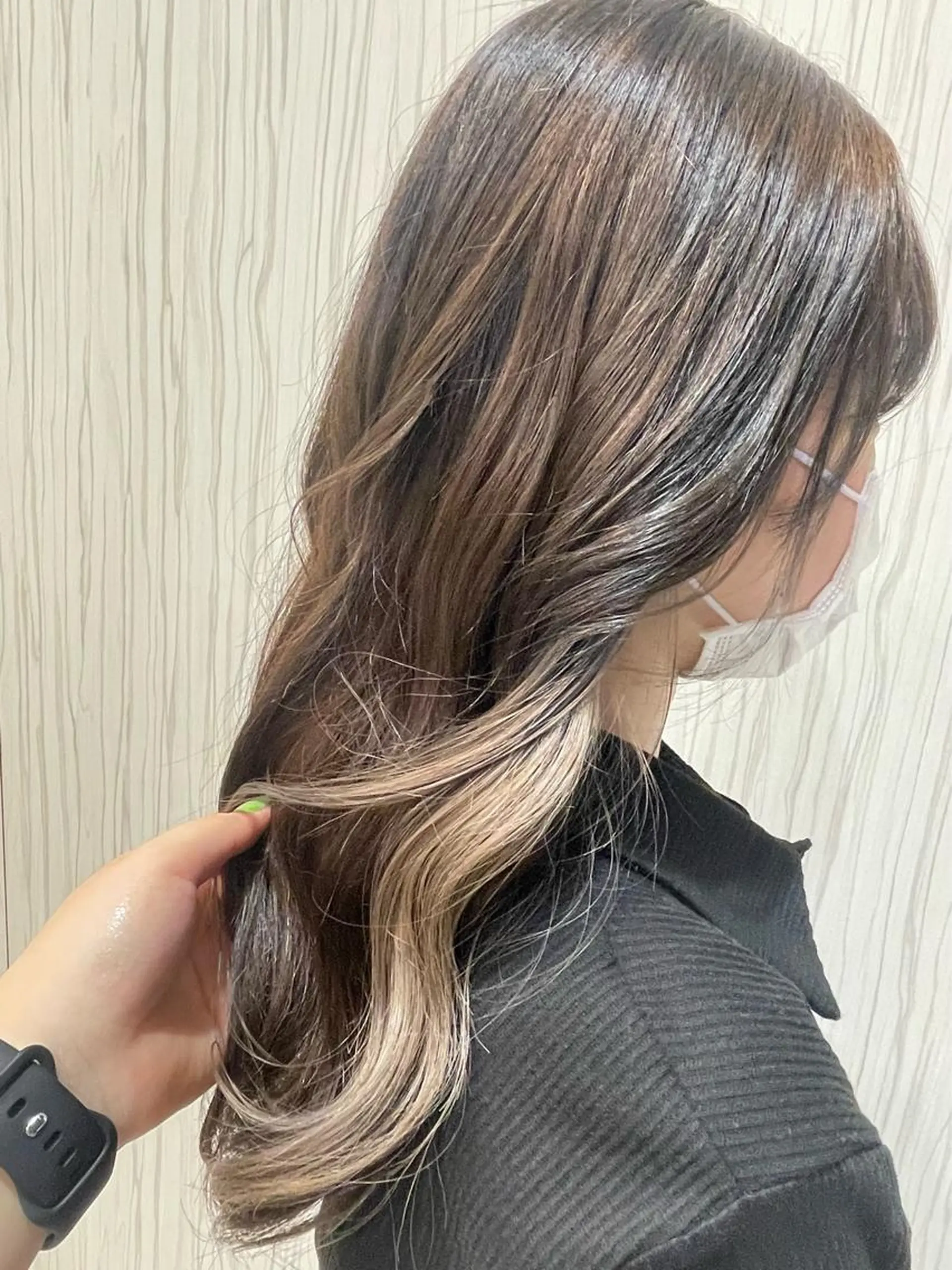 ロング カラー イヤリングカラー 飯塚 愛美のヘアスタイル