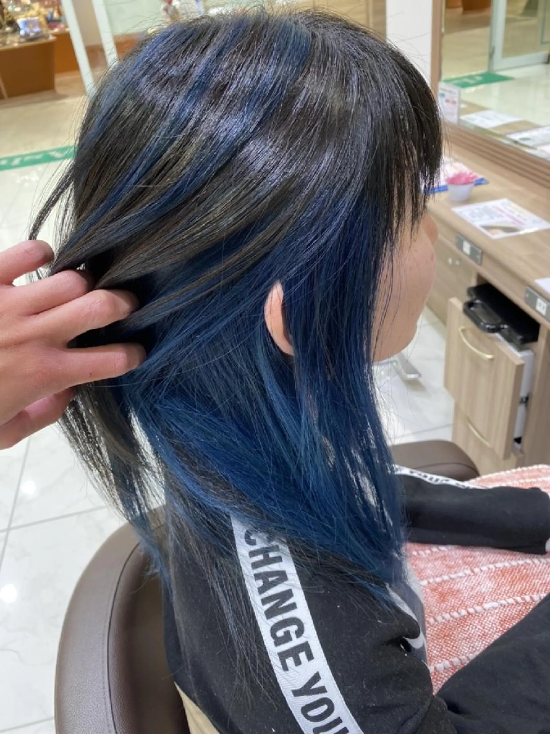 セミロング カラー ブリーチ ハイライトカラー イルミナカラー インナーカラー ハイライト 中村 和貴のヘアスタイル