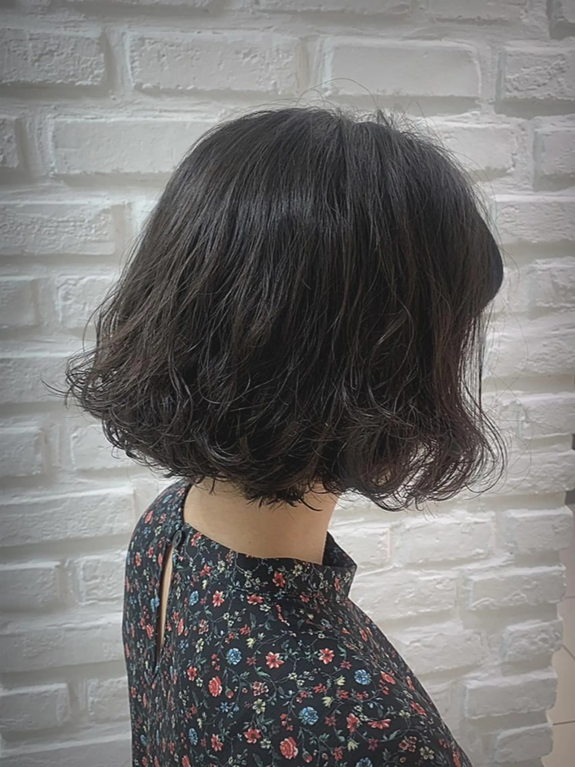 ショート パーマ 前下がりボブ ボブ デジタルパーマ 【デザインカラー】 粥川佳日望のヘアスタイル