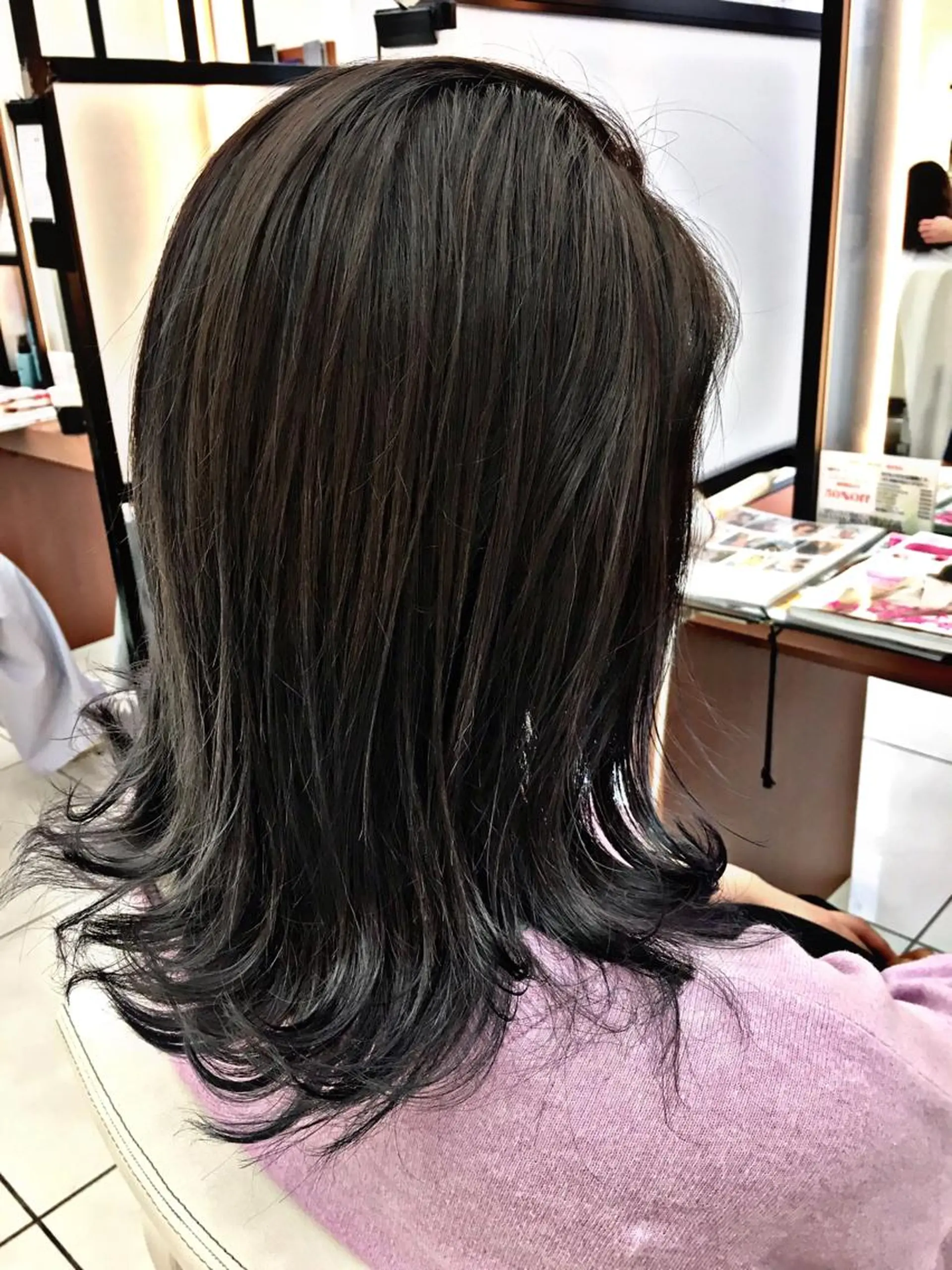 カラー グレージュ ハイライトカラー イルミナカラー 外国人風カラー N° jillva ♦️川端裕司♦️のヘアスタイル