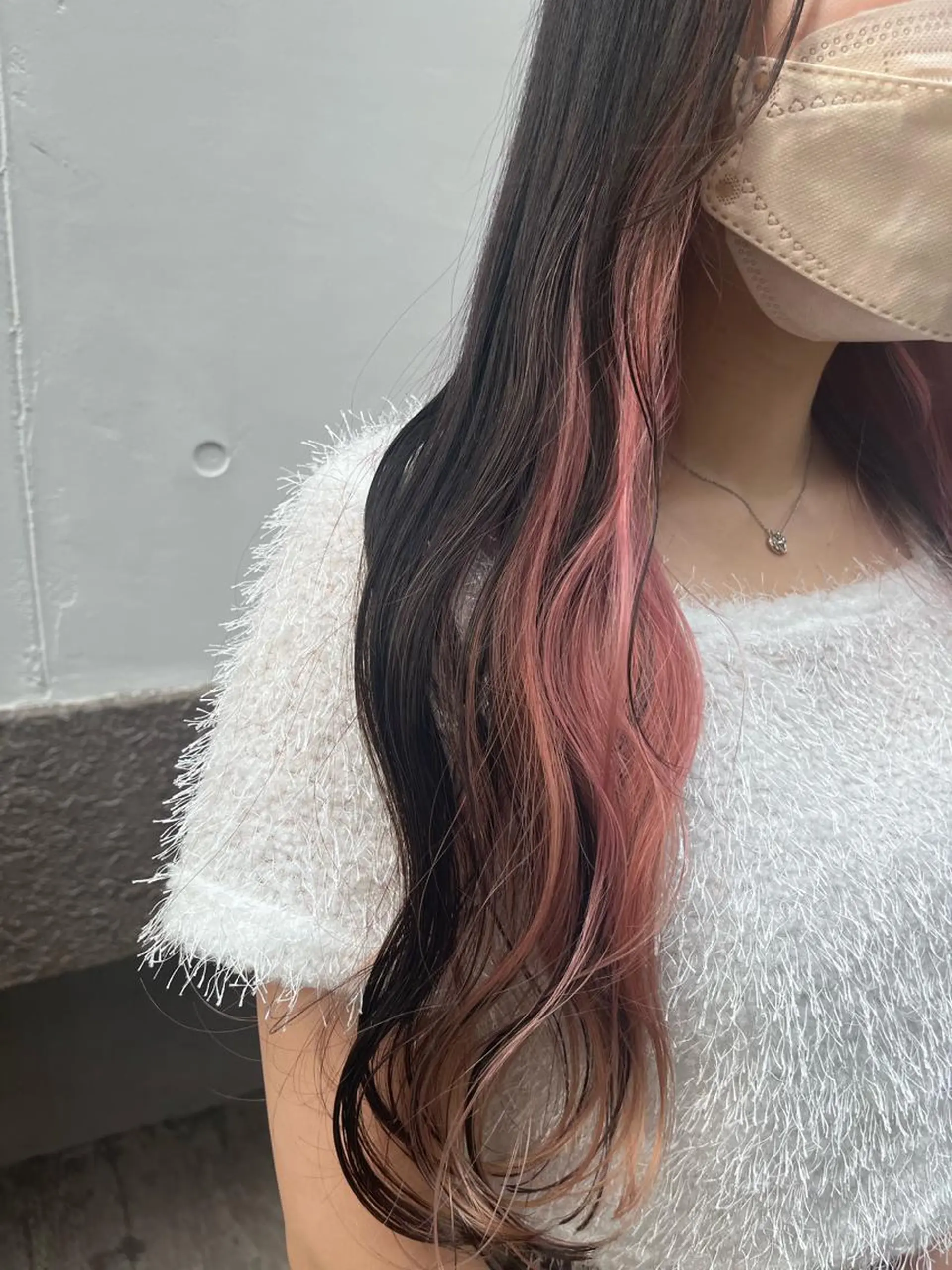 ロング カラー ベージュカラー グレージュ ハイトーンカラー インナーカラー ピンクカラー ヘアカラー トリートメント ヘッドスパ ヘアセット カジュアルを女っぽく 𝗮𝘆𝗮𝗰𝗼のヘアスタイル