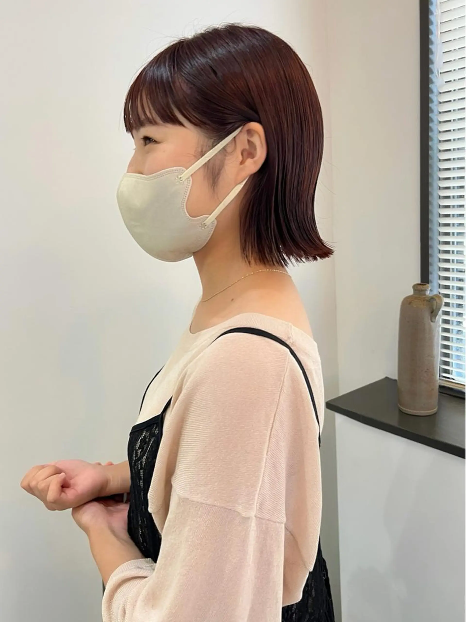 ミディアム カラー 切りっぱなしボブ ショートボブ ベージュカラー ブリーチ ケアブリーチ カット ヘアカラー トリートメント a moment(モーメント)所属・蔵前 デザインカット KOBAYASHIのヘアスタイル