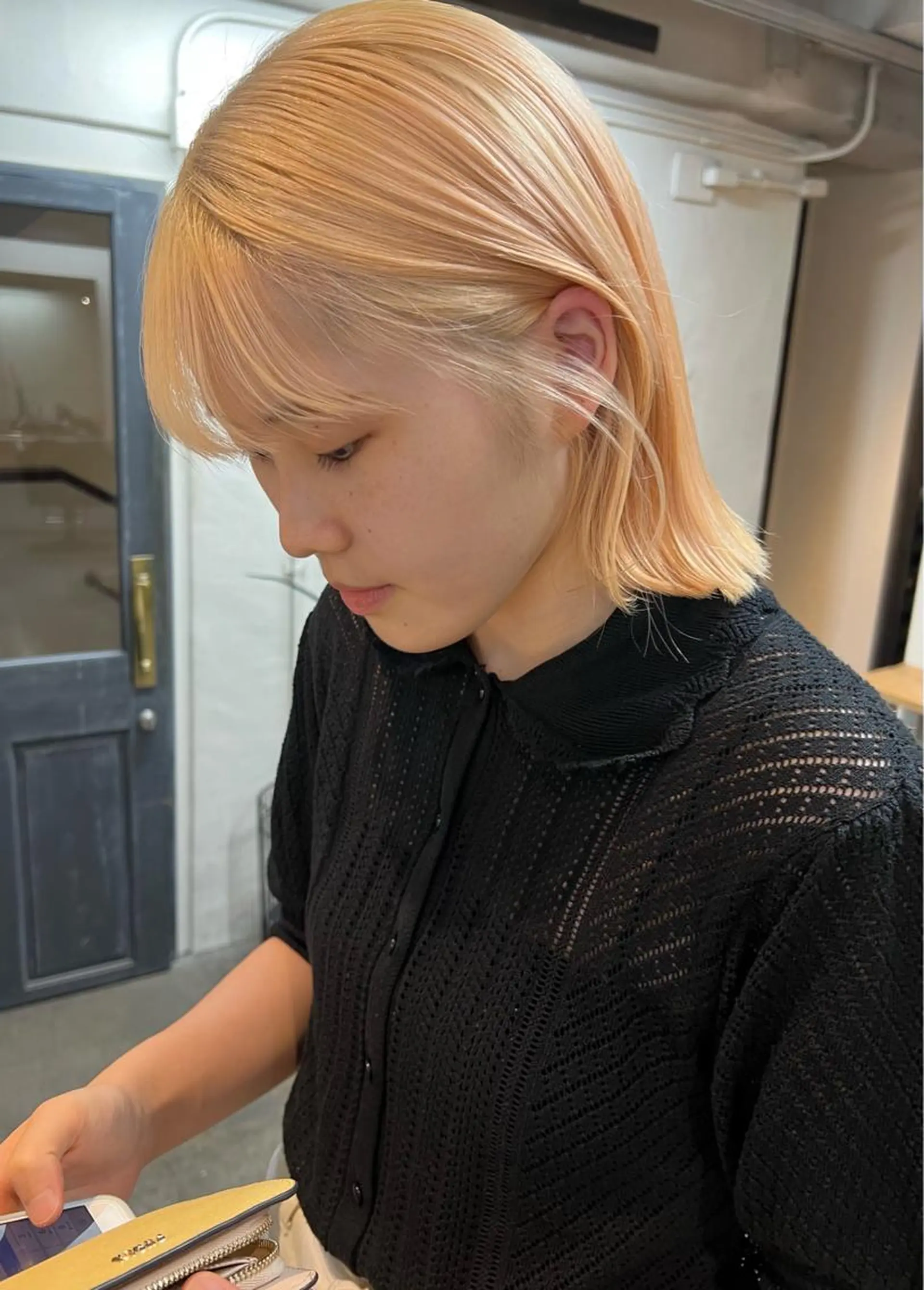 ミディアム カラー ヘアアレンジ 抜きっぱなしブロンド カット ヘアカラー トリートメント 東のりか/ハイトーン ブリーチカラー/ボブのヘアスタイル