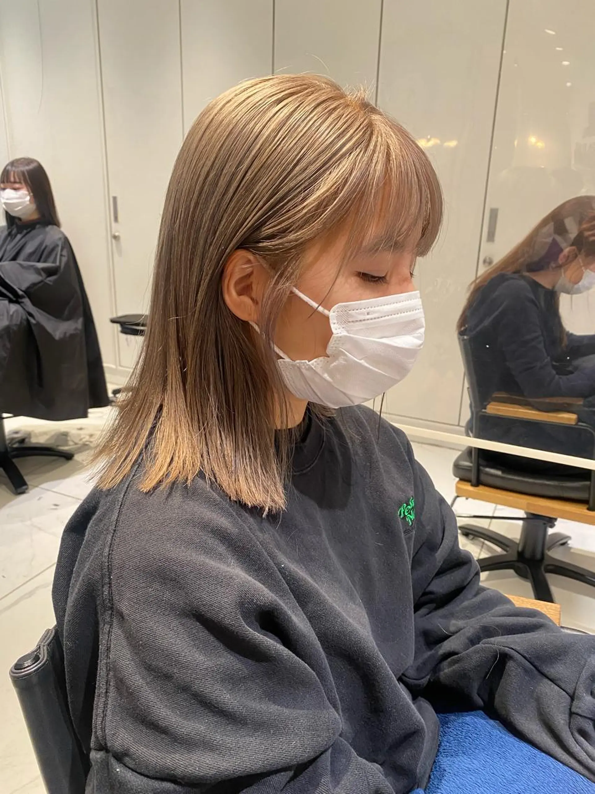 ミディアム カラー ベージュカラー カット ヘアカラー nana🦕 ハイライトベージュのヘアスタイル