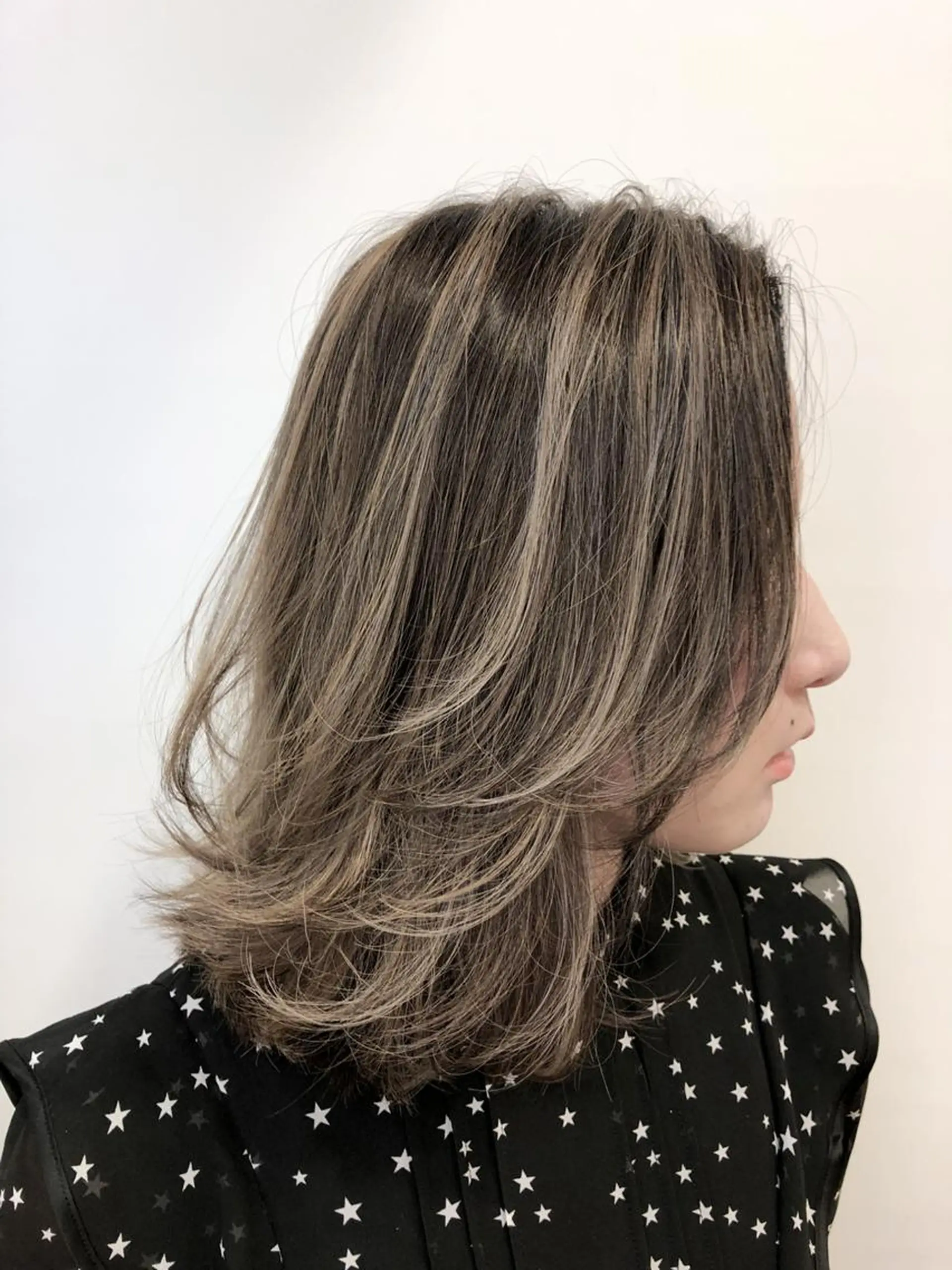 ミディアム カラー ボブレイヤー ハイライトカラー ボブ ハイライト レイヤーカット WONK. ウォンク 心斎橋のヘアスタイル