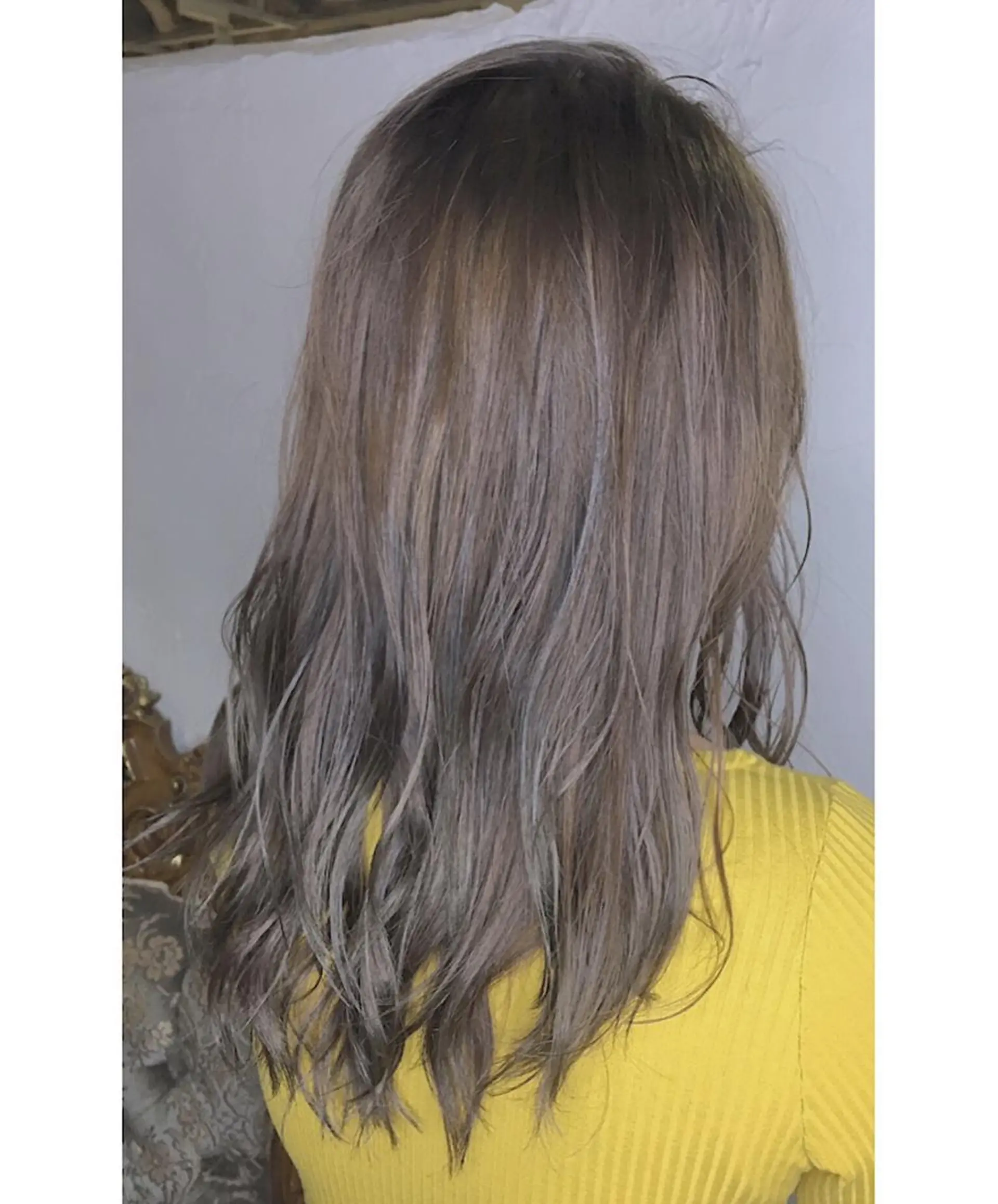 セミロング カラー グレージュ エグチ アキラのヘアスタイル