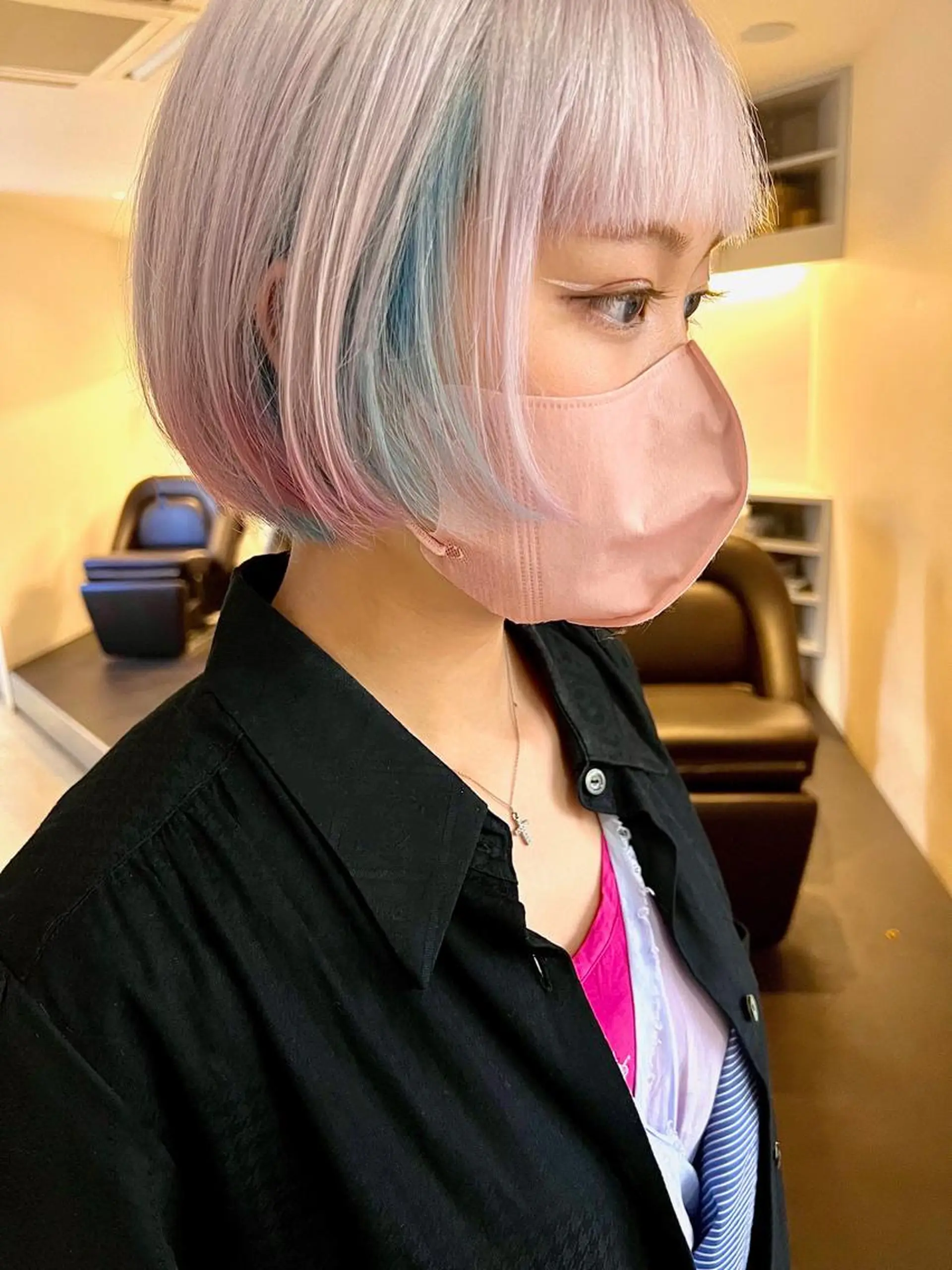 ショート カラー ブルーカラー デザインカラー ハイトーンカラー ピンクカラー ショートヘア ヘアカラー RAIMA ハイトーン/ベージュのヘアスタイル