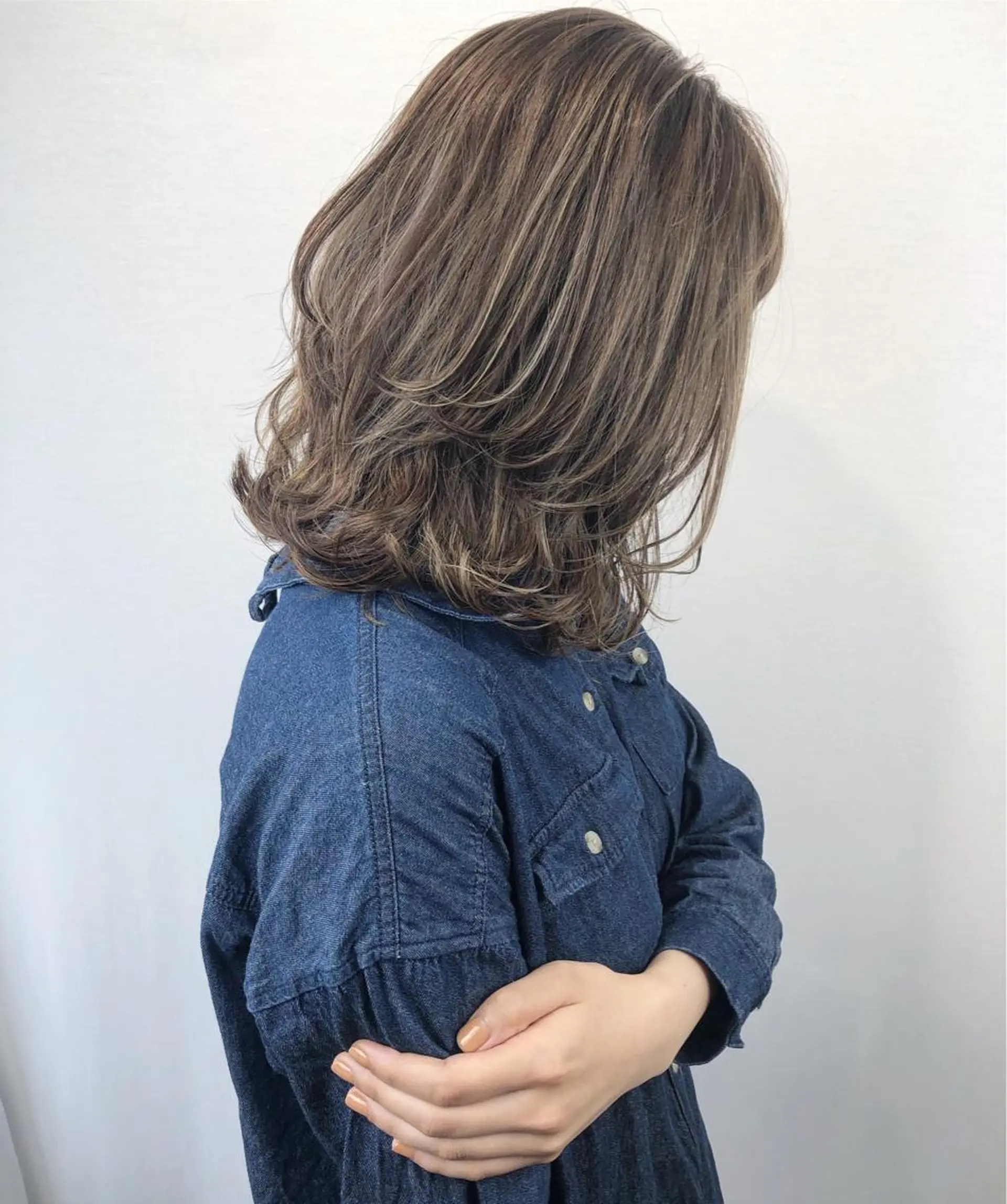 セミロング カラー ベージュカラー ハイライトカラー ハイライト レイヤーカット ヘアカラー 2nd所属・🤍2nd🤍田所 美希のヘアスタイル