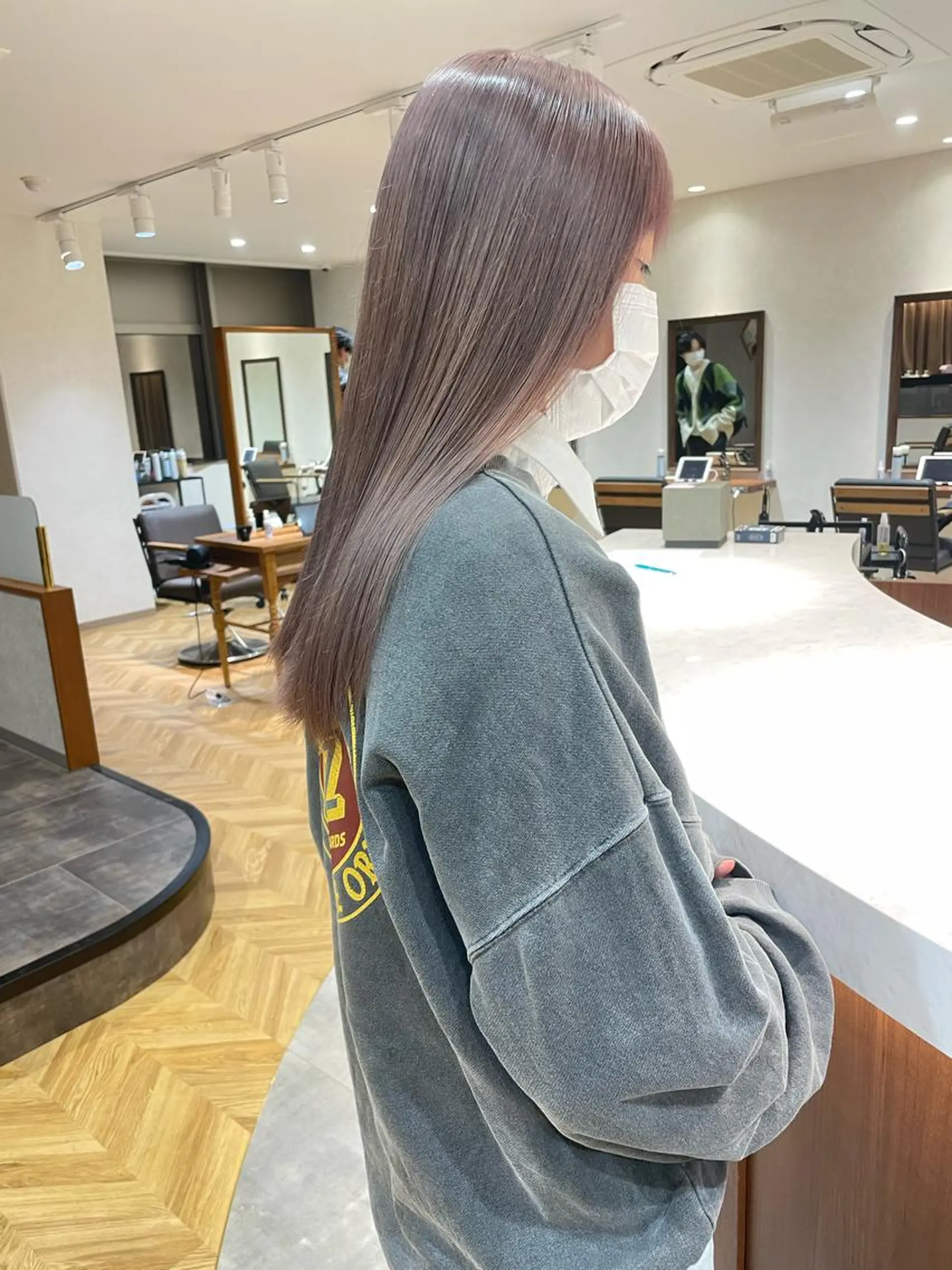 ロング 韓国風カラー 髪質改善 韓国風ヘア トリートメント ViVIE所属・VIVIE天神 ブリーチのヘアスタイル