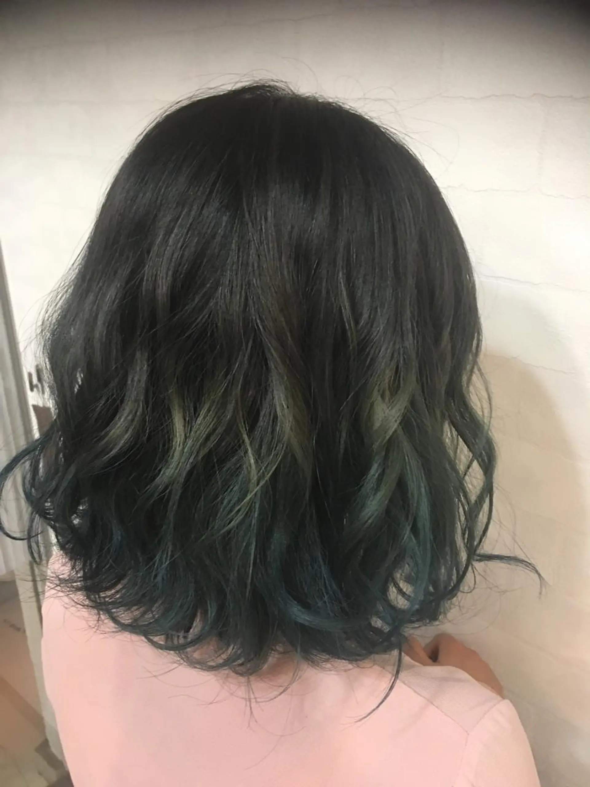 ミディアム カラー ブルーカラー グラデーションカラー Agu  hair rupia 金沢店所属・金沢美容室/ 艶髪/夜営業/JINのヘアスタイル