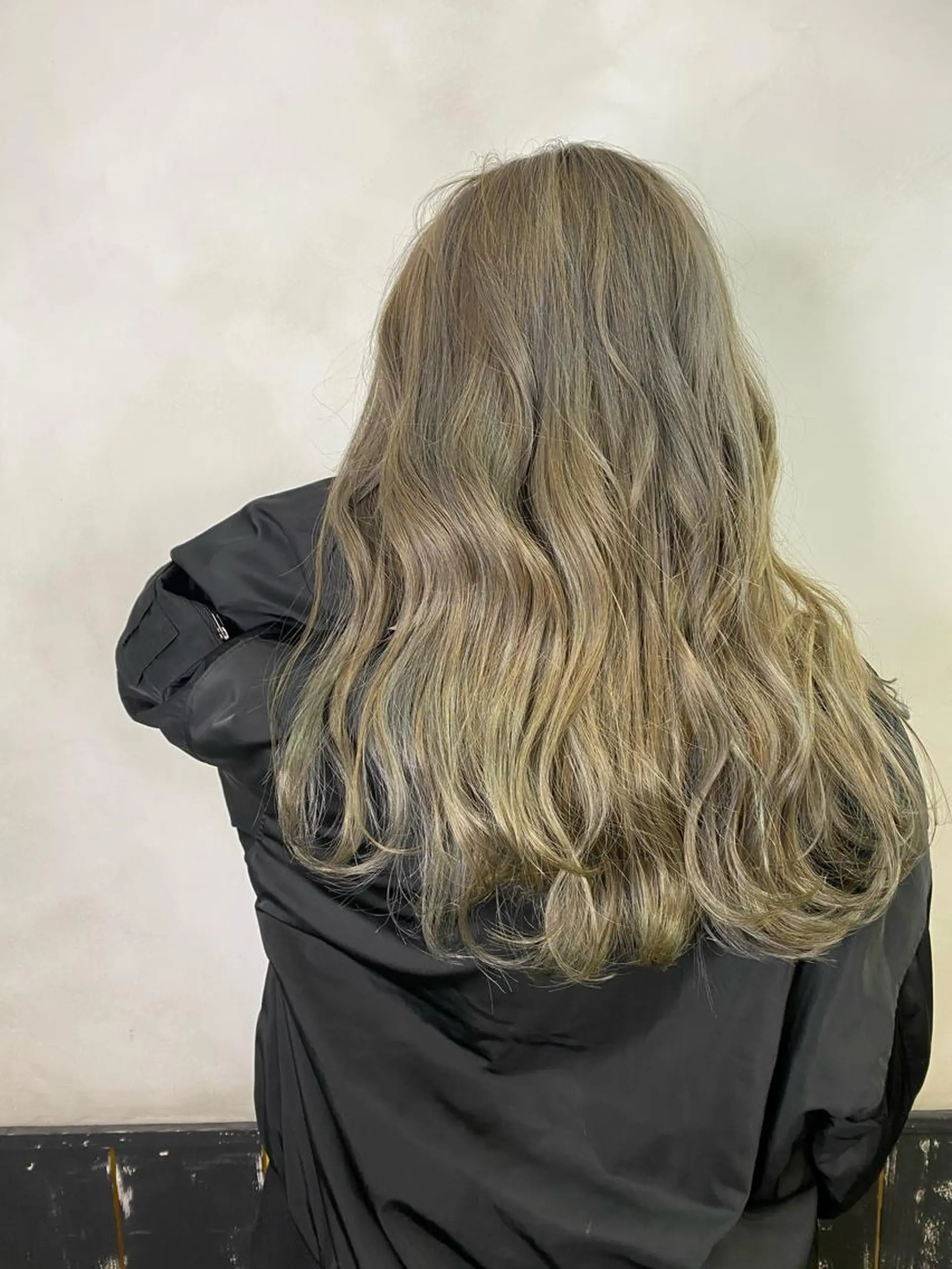 ロング カラー アッシュ バレイヤージュ ミストバング ブリーチ  フェイスフレーミング カット ヘアカラー トリートメント AUBE HAIRazul吉祥寺所属・髪質改善✨幹細胞✨ ウルツヤ🌈清水　祥のヘアスタイル