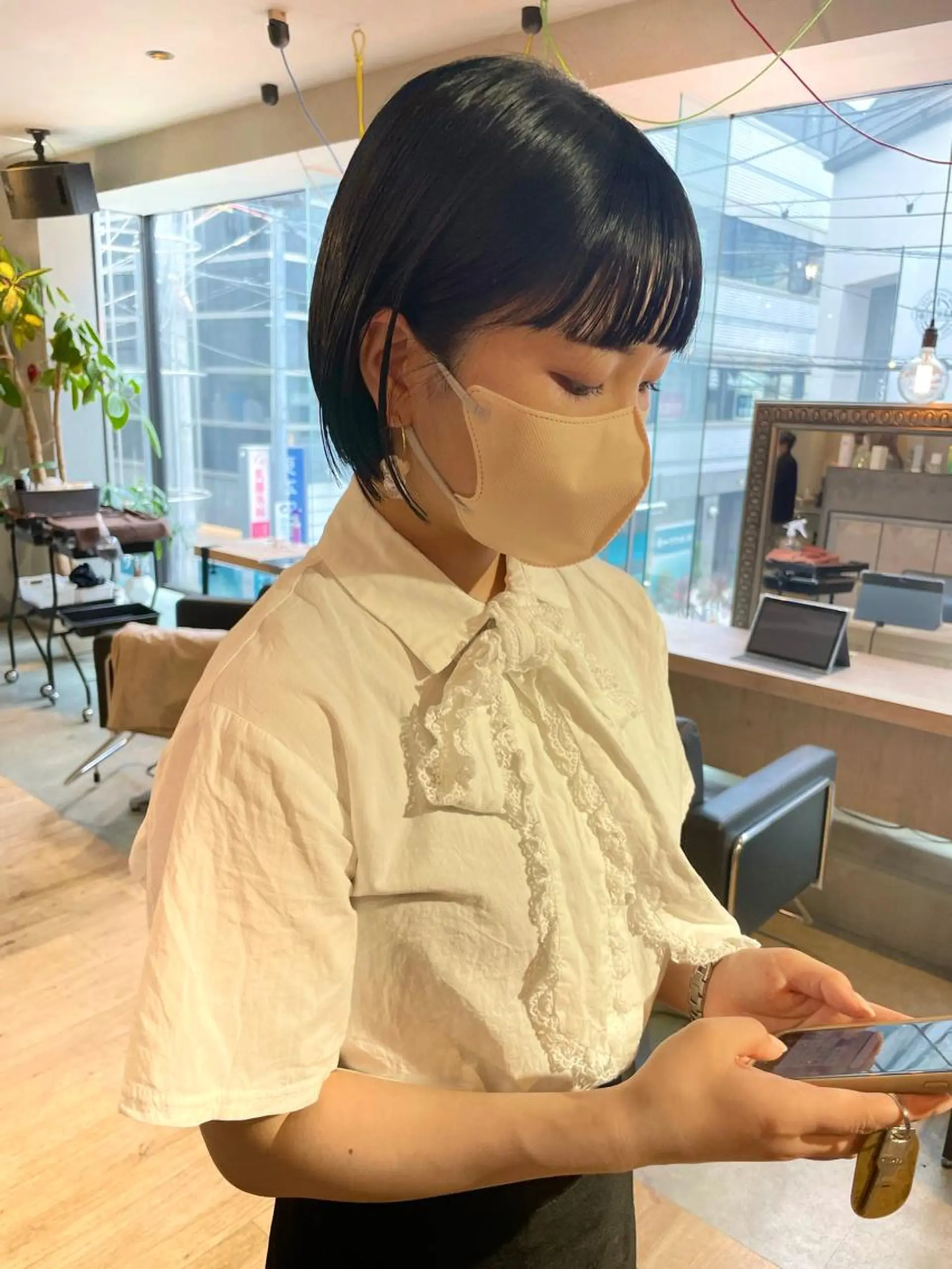 ショート カラー カット ヘアカラー ぱつっとボブ 古家 佑真のヘアスタイル