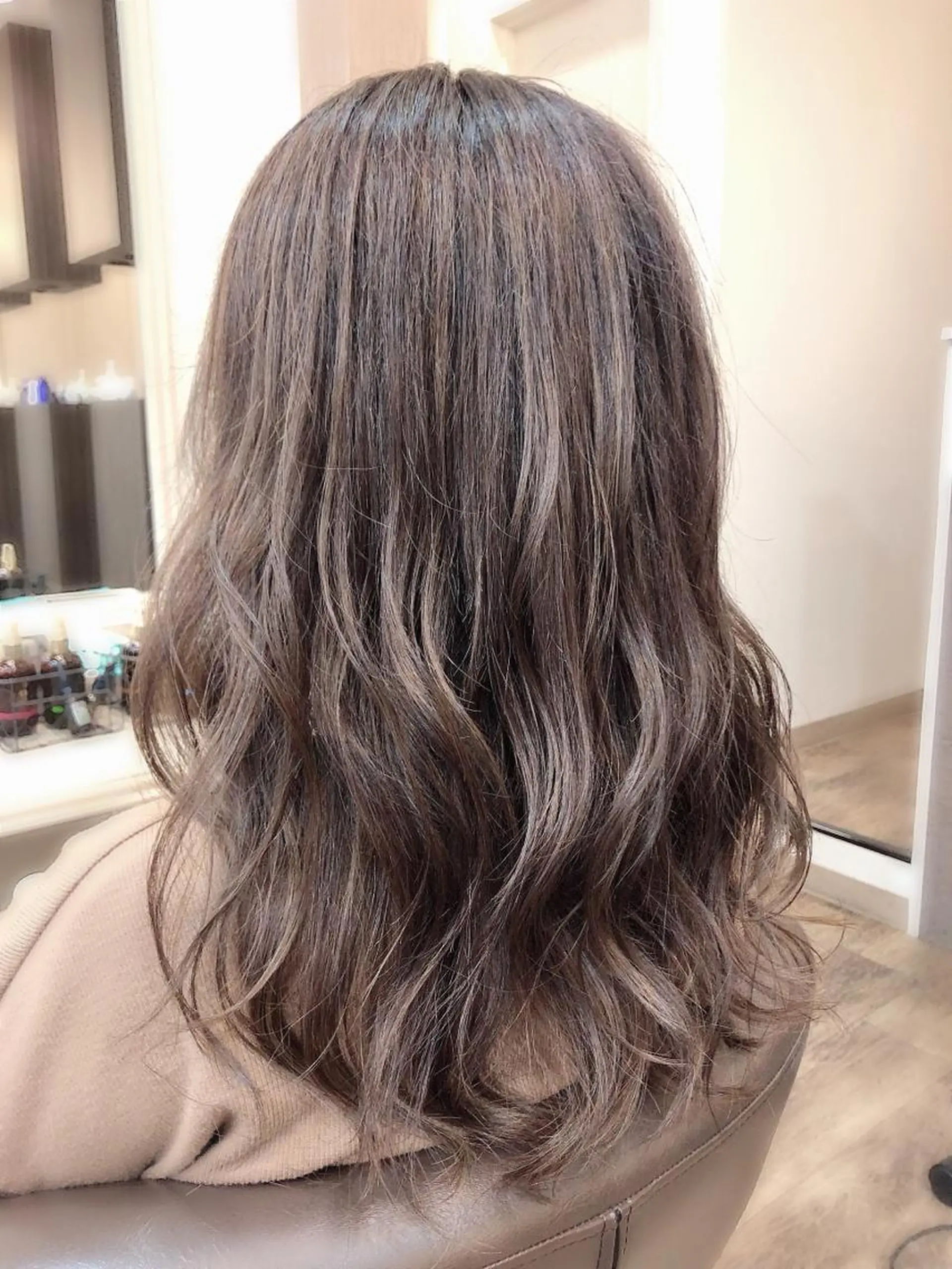 セミロング カラー ハイライトカラー イルミナカラー ハイライト カット ヘアカラー 尚平 髪質改善 大人のデザインカラーのその他イメージ