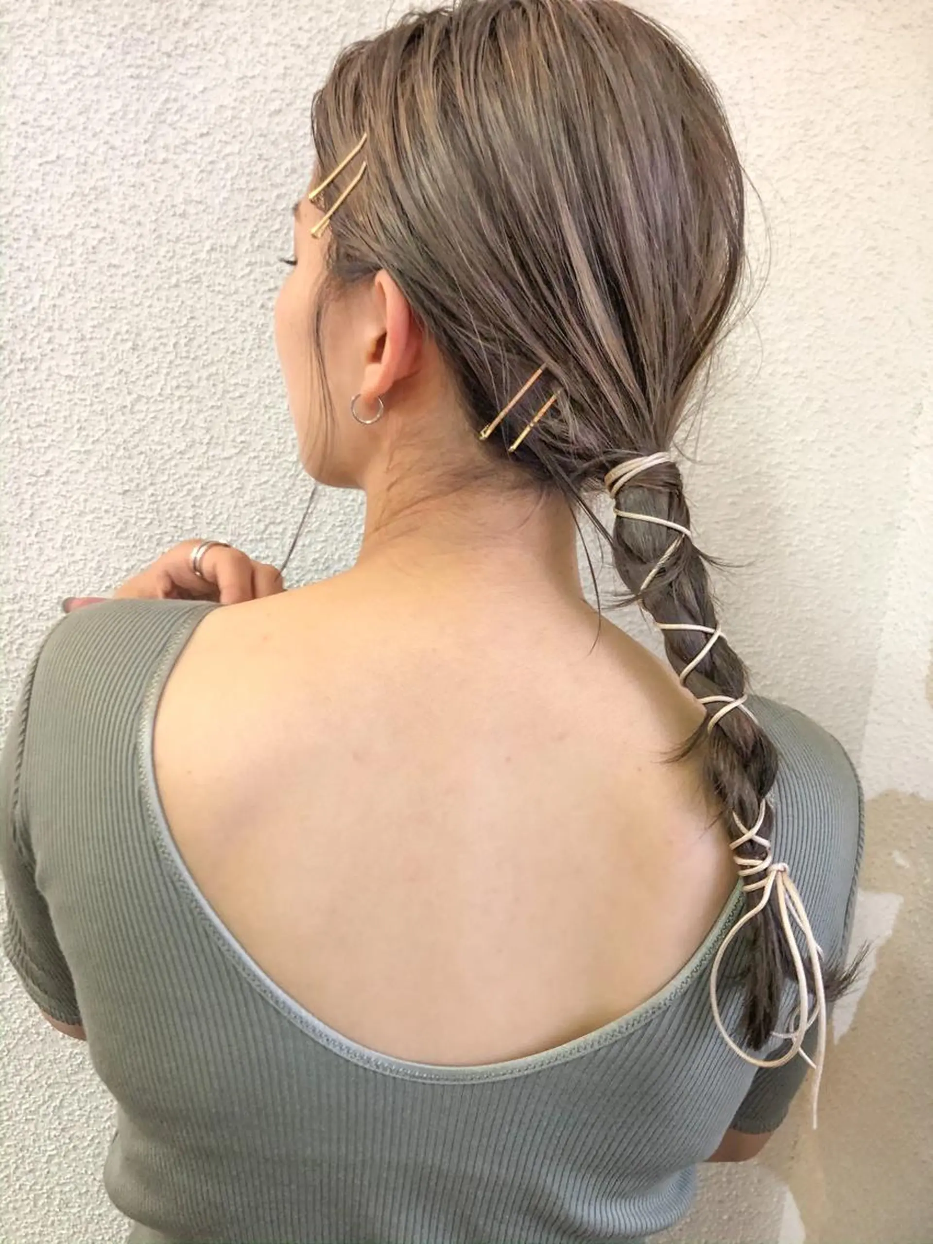 セミロング 岡本康平/ボブ /ブリーチ/レイヤーのヘアスタイル