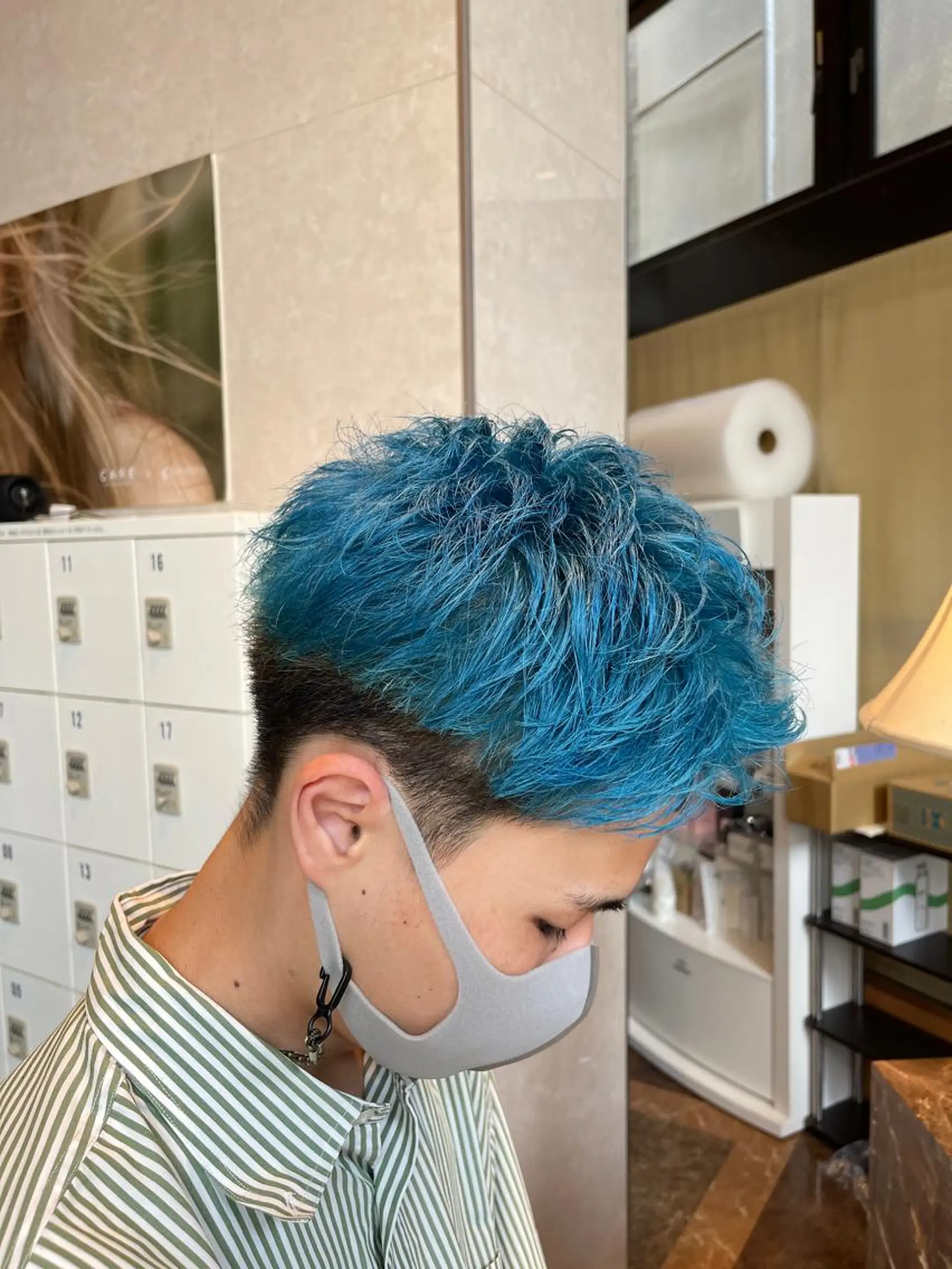 カラー メンズ メンズブリーチ メンズハイトーン ブリーチ ハイトーンカラー CARE SHINSAIBASHI所属・はやと 【心斎橋美髪職人】のヘアスタイル