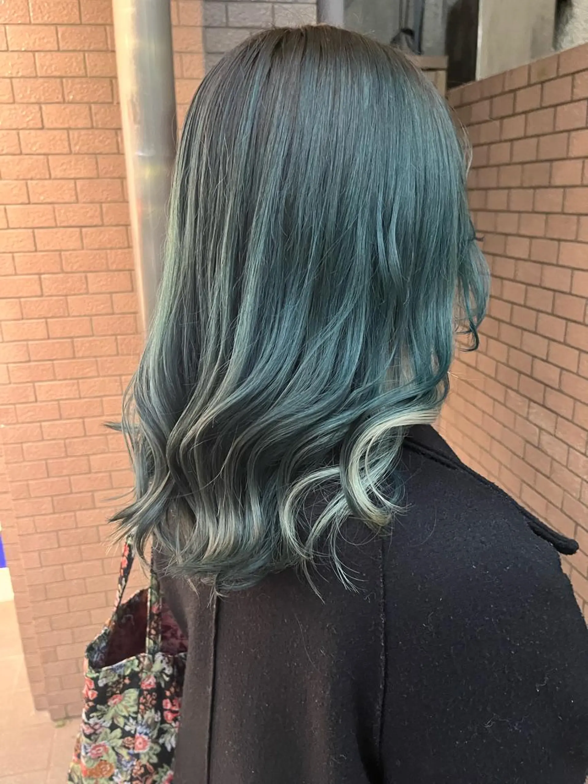 セミロング カラー 抜きっぱなしブロンド ブロンド 透明感カラー ダブルカラー イヤリングカラー 艶髪/ハイトーン/ ヘアセット/モエノのヘアスタイル