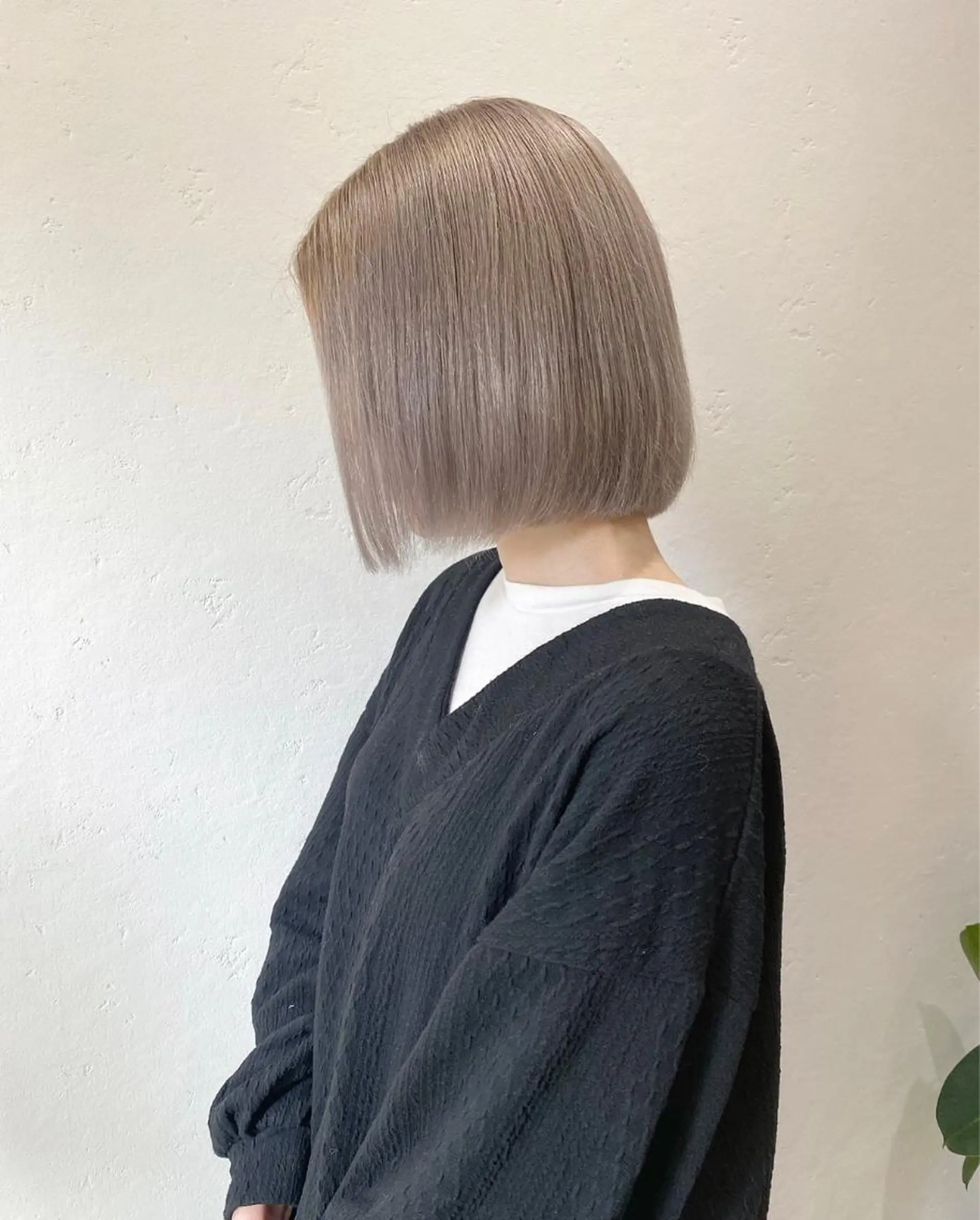 ショート カラー ブリーチ トリートメント ヘアカラー トリートメント SHICENEケイ レイヤーカット🦋のヘアスタイル