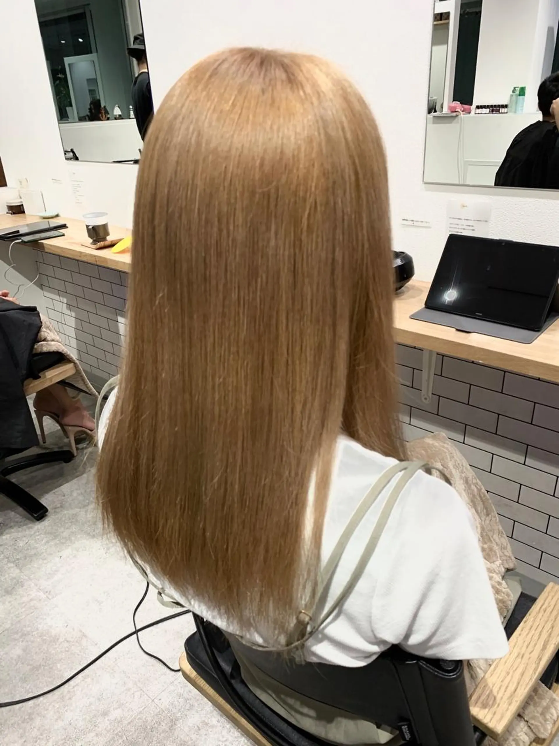 セミロング 大人レイヤー ヨシミカズヤのヘアスタイル