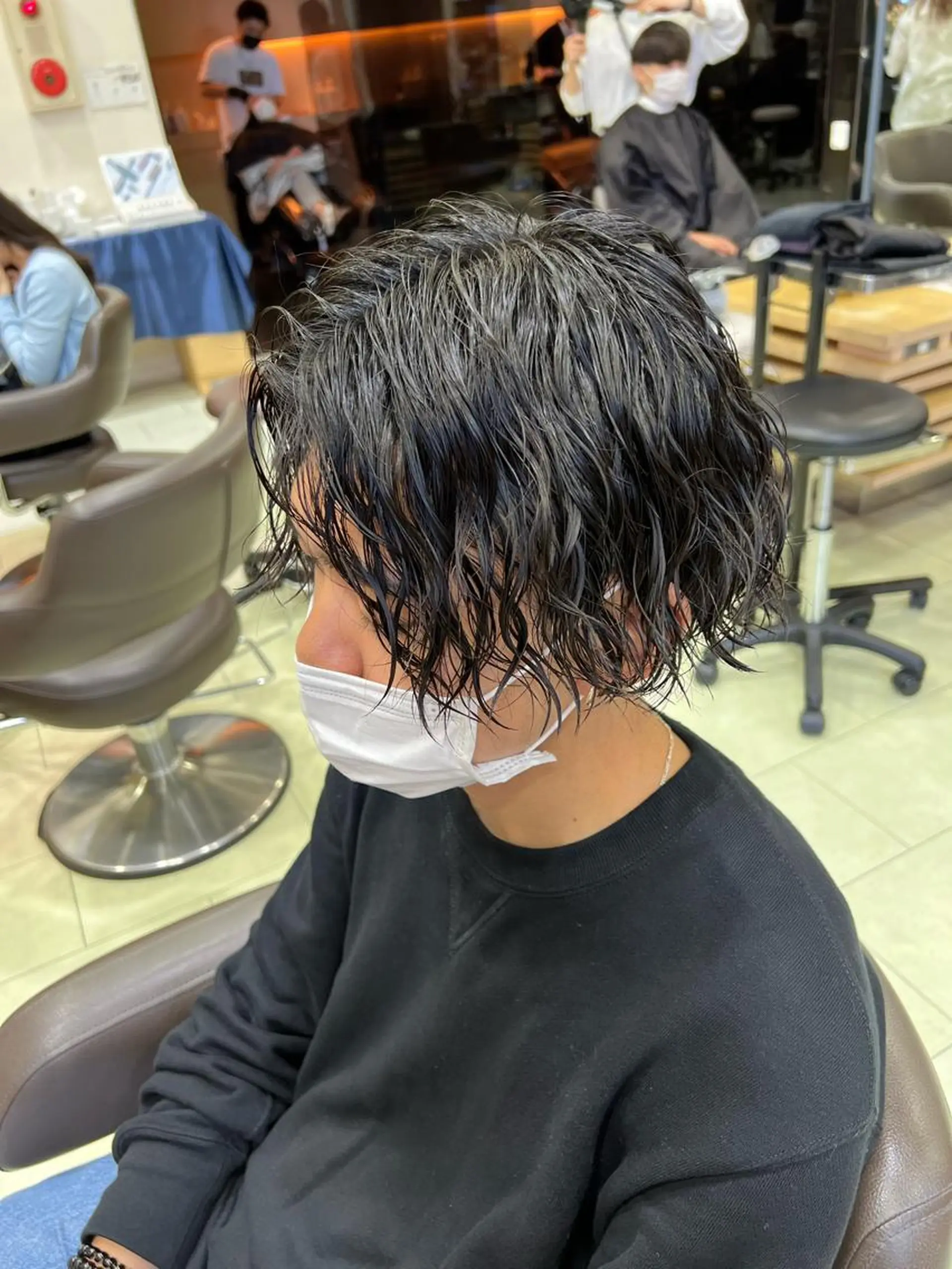 ミディアム カラー パーマ メンズ ヘアカラー ダウンパーマ🇰🇷 毛流れパーマ【かな】のヘアスタイル