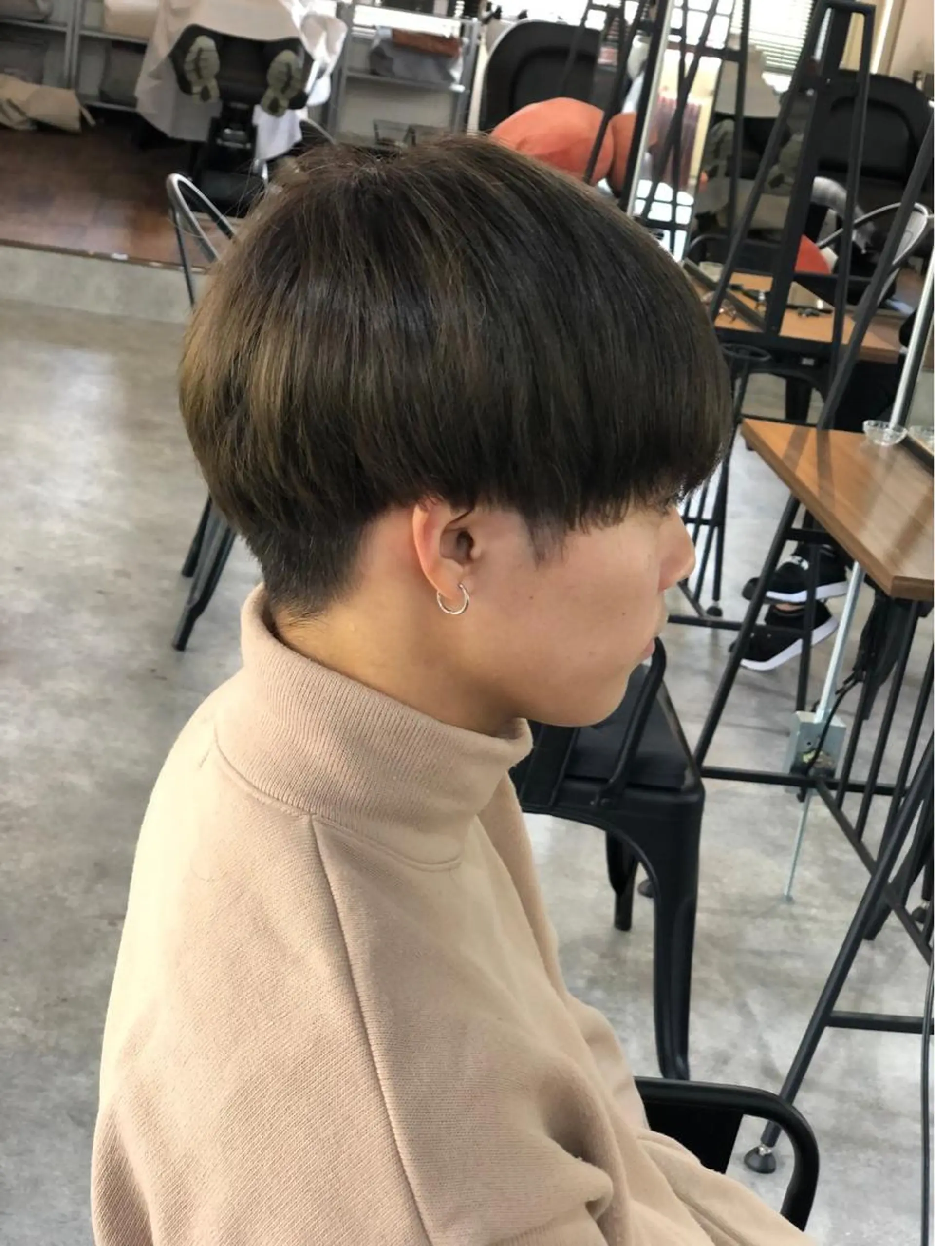 ショート カラー パーマ メンズ アップバング センターパート メンズハイトーン マッシュウルフ モヒカン カット ヘアセット 森下 佑大のヘアスタイル