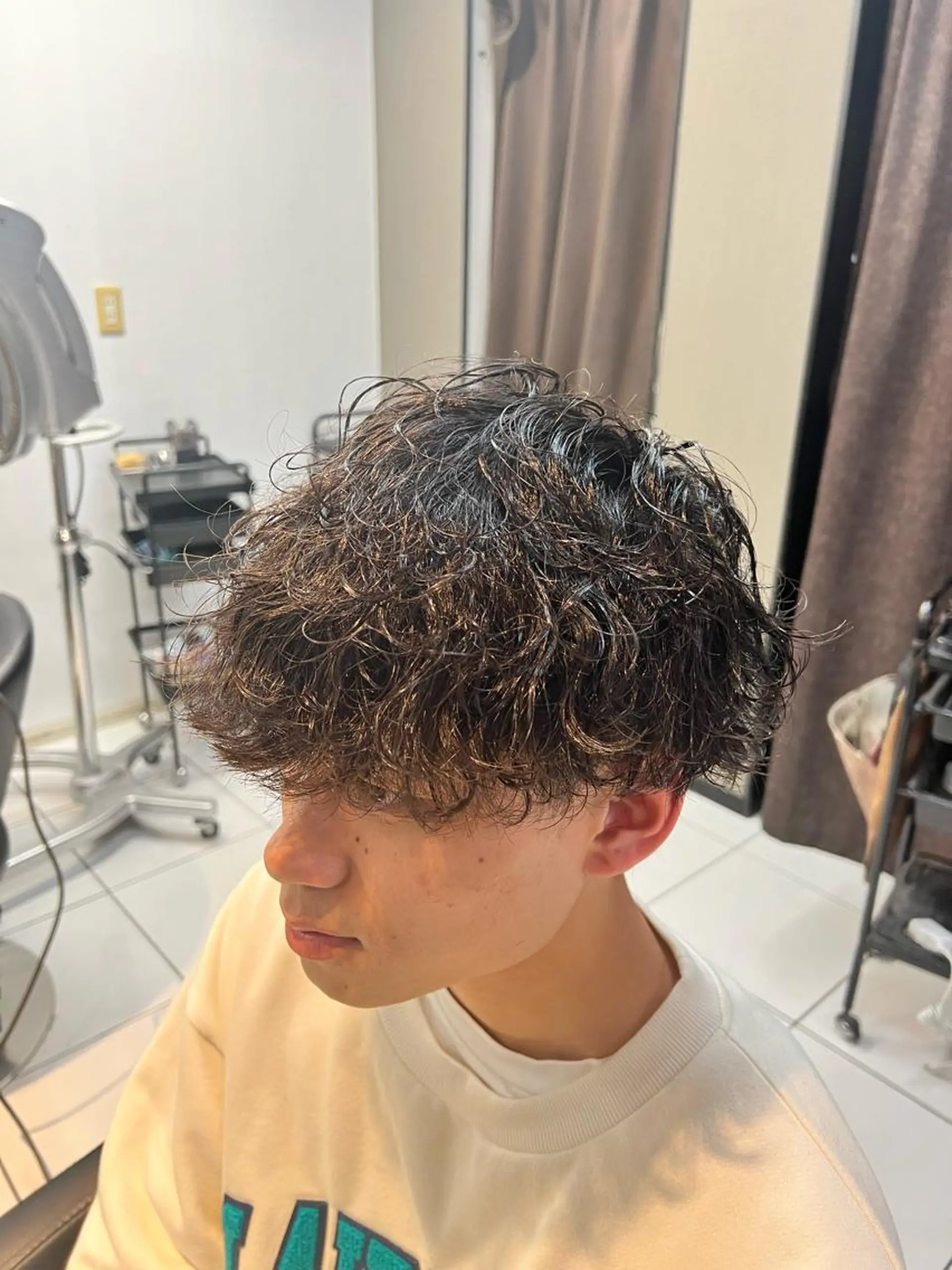 パーマ メンズ センターパート フェードカット カルマパーマ マッシュ メンズパーマ カット パーマ パーマ特化美容師 茂木広幸のヘアスタイル