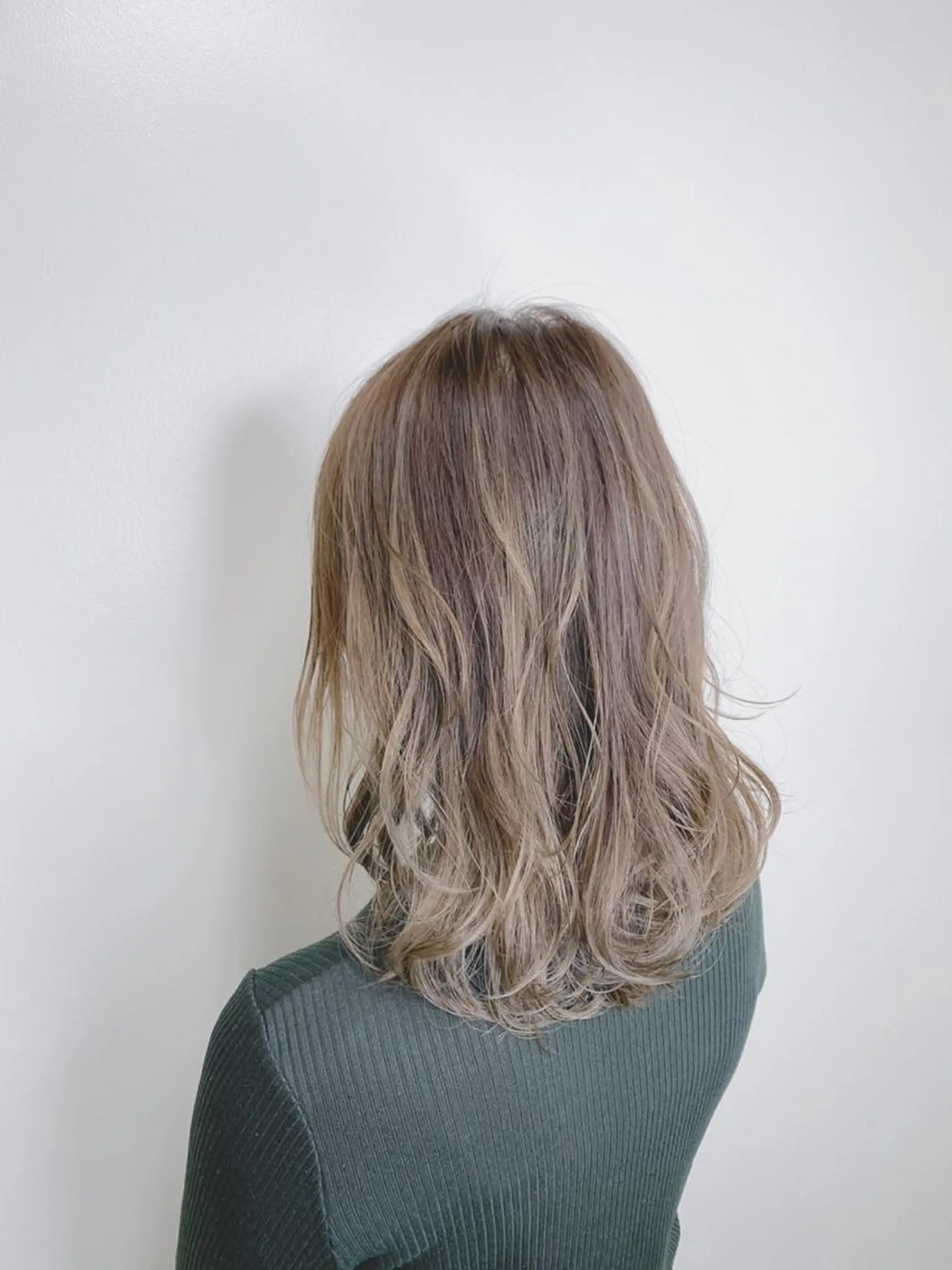 ミディアム カラー グレージュ カット パーマ AI 高田馬場店のヘアスタイル