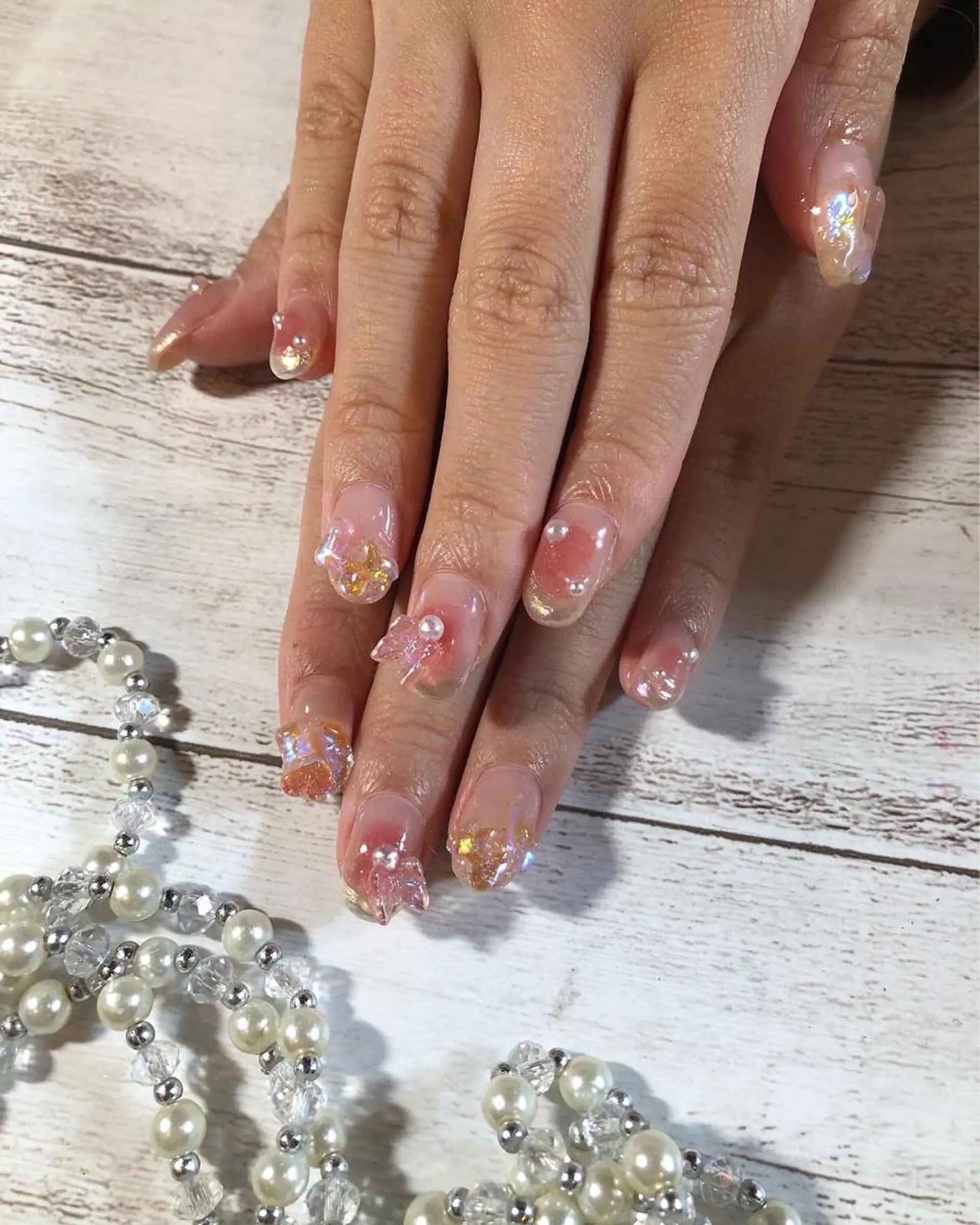 ミディアム ネイル 💕🐰うさみみ🐰 💕猫と触れ合い✨のネイルデザイン