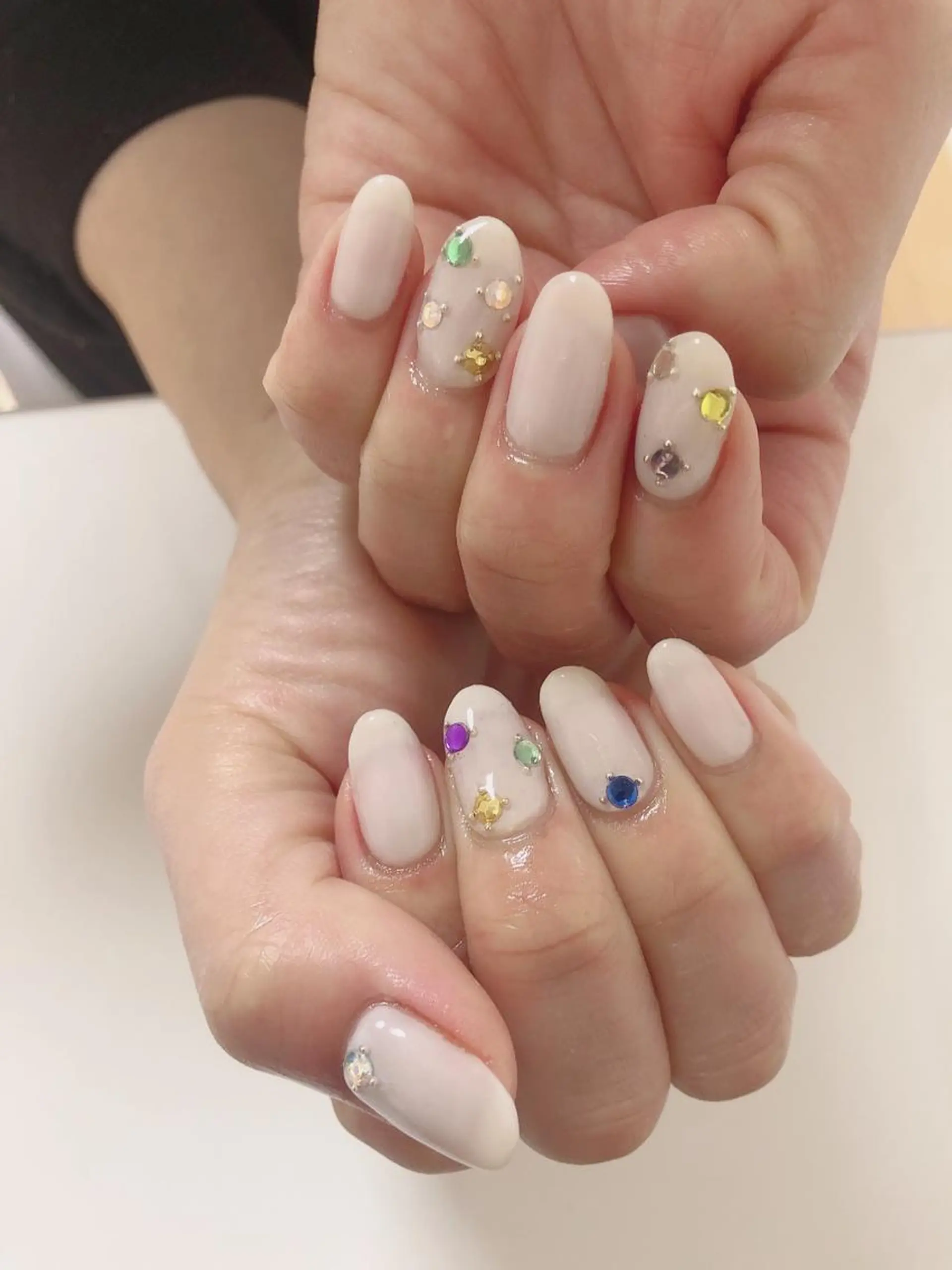ネイル ハンドネイル emi ...の眉毛・アイブロウイメージ