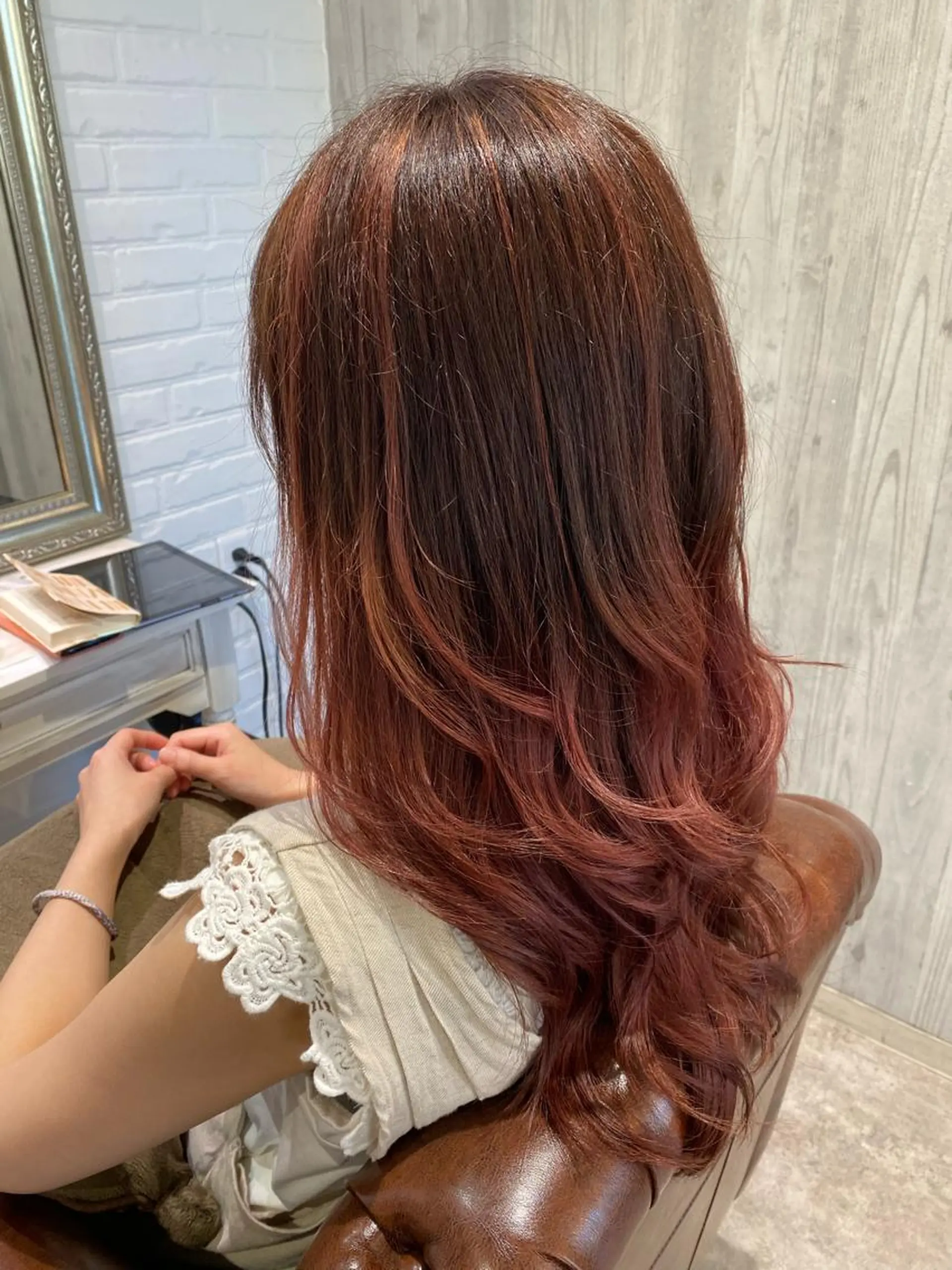 ロング カラー バレイヤージュ ピンクカラー レイヤーカット ロング カット ヘアカラー トリートメント Renatus店長 金子裕美のヘアスタイル