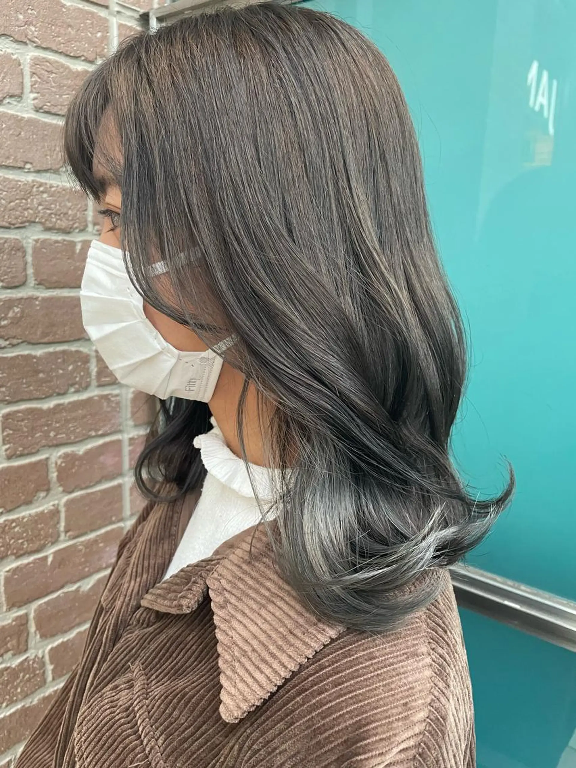 ミディアム カラー ヘアアレンジ イヤリングカラー 韓国レイヤー/髪質 改善/縮毛🤍吉田のヘアスタイル