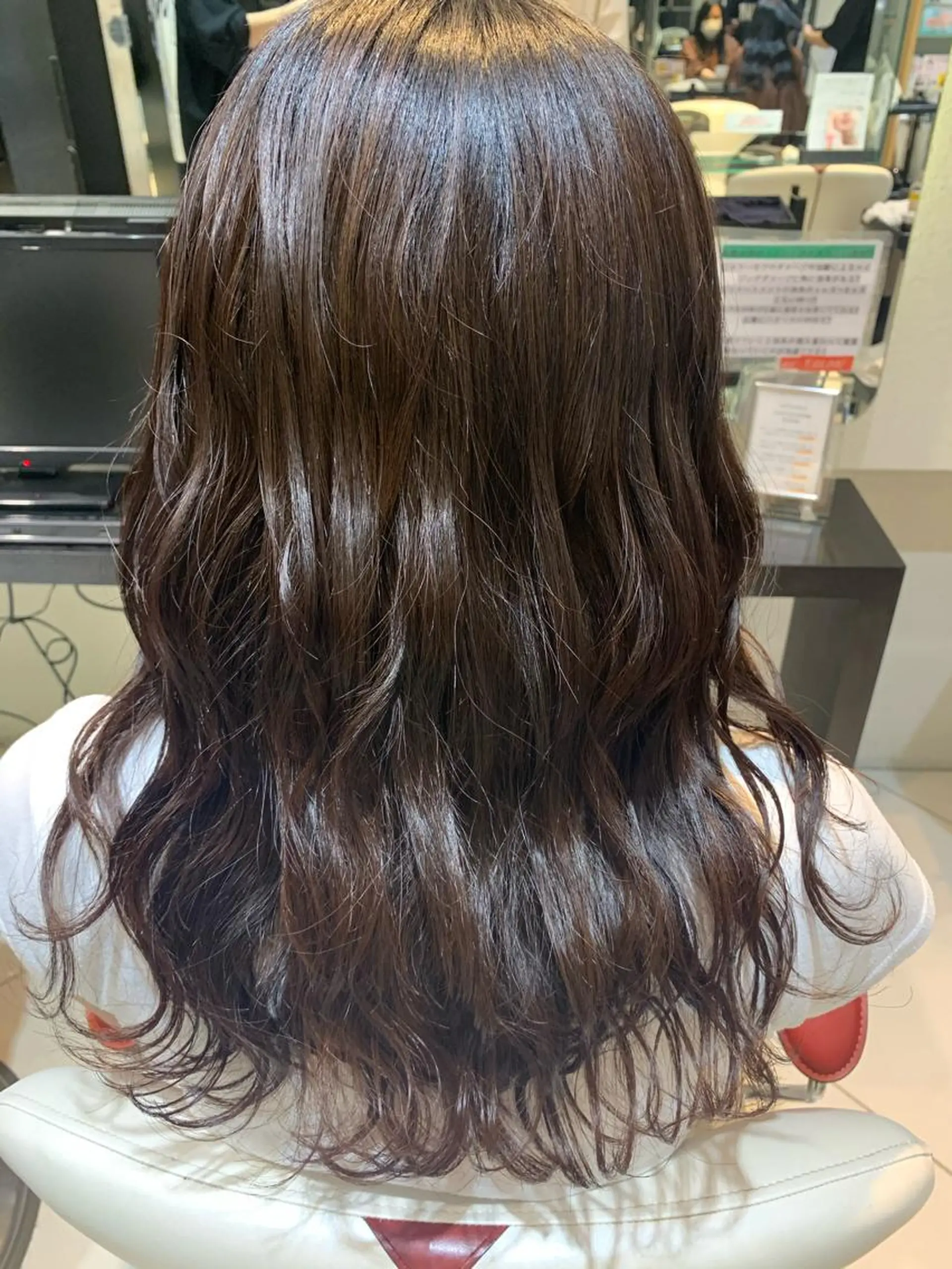 ロング 糟谷 慈英のヘアスタイル