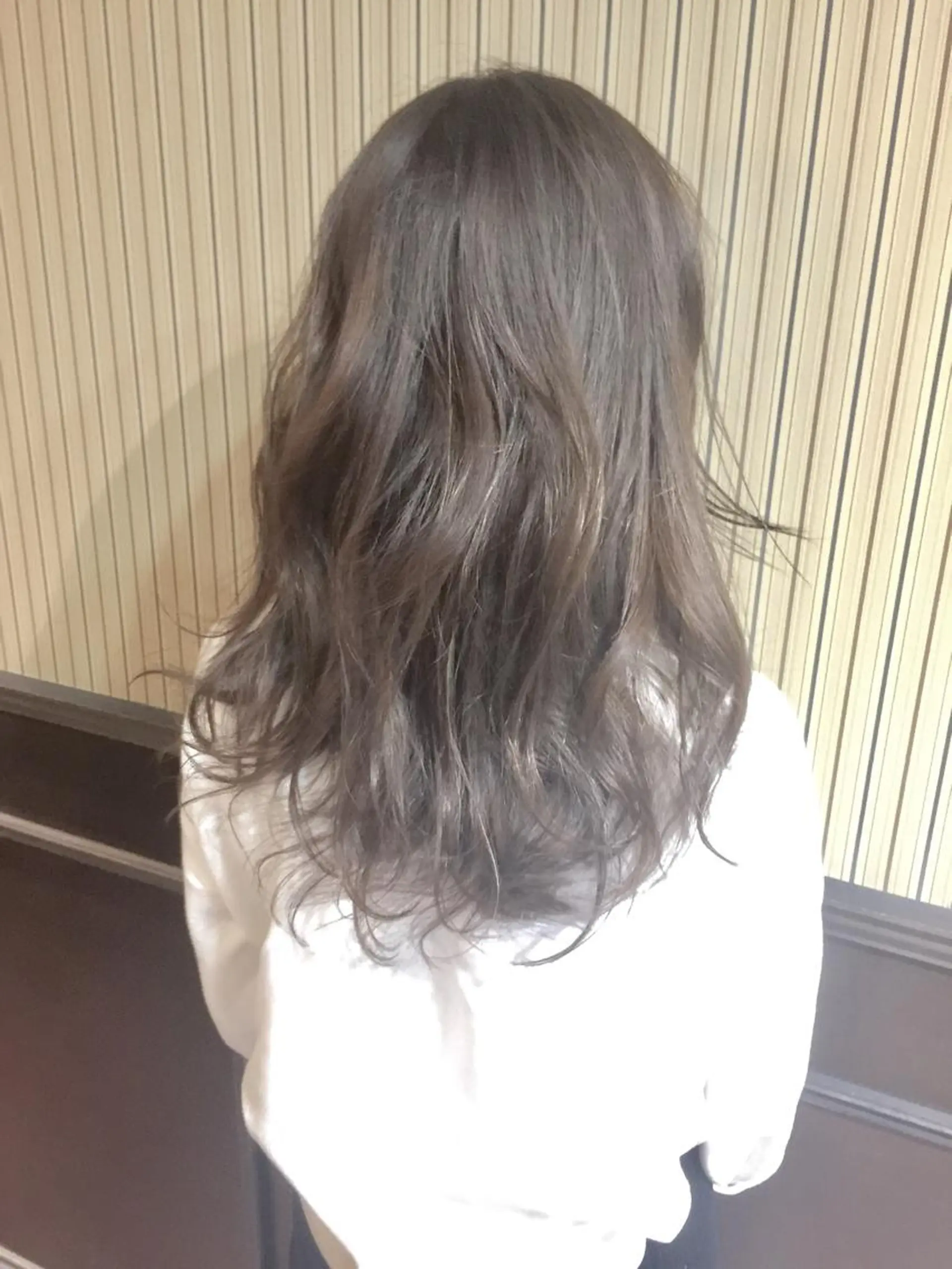 セミロング カラー パーマ グレージュ 神野 雅樹のヘアスタイル
