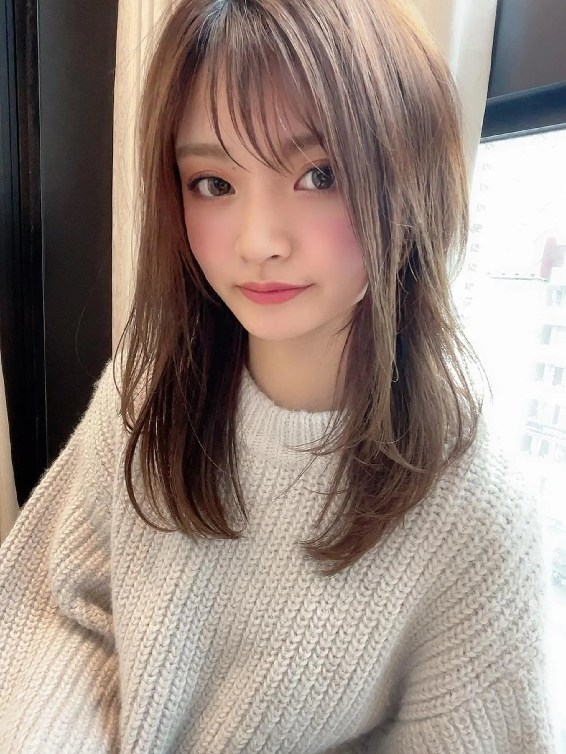 ミディアム カラー 栗原 瑠世のヘアスタイル