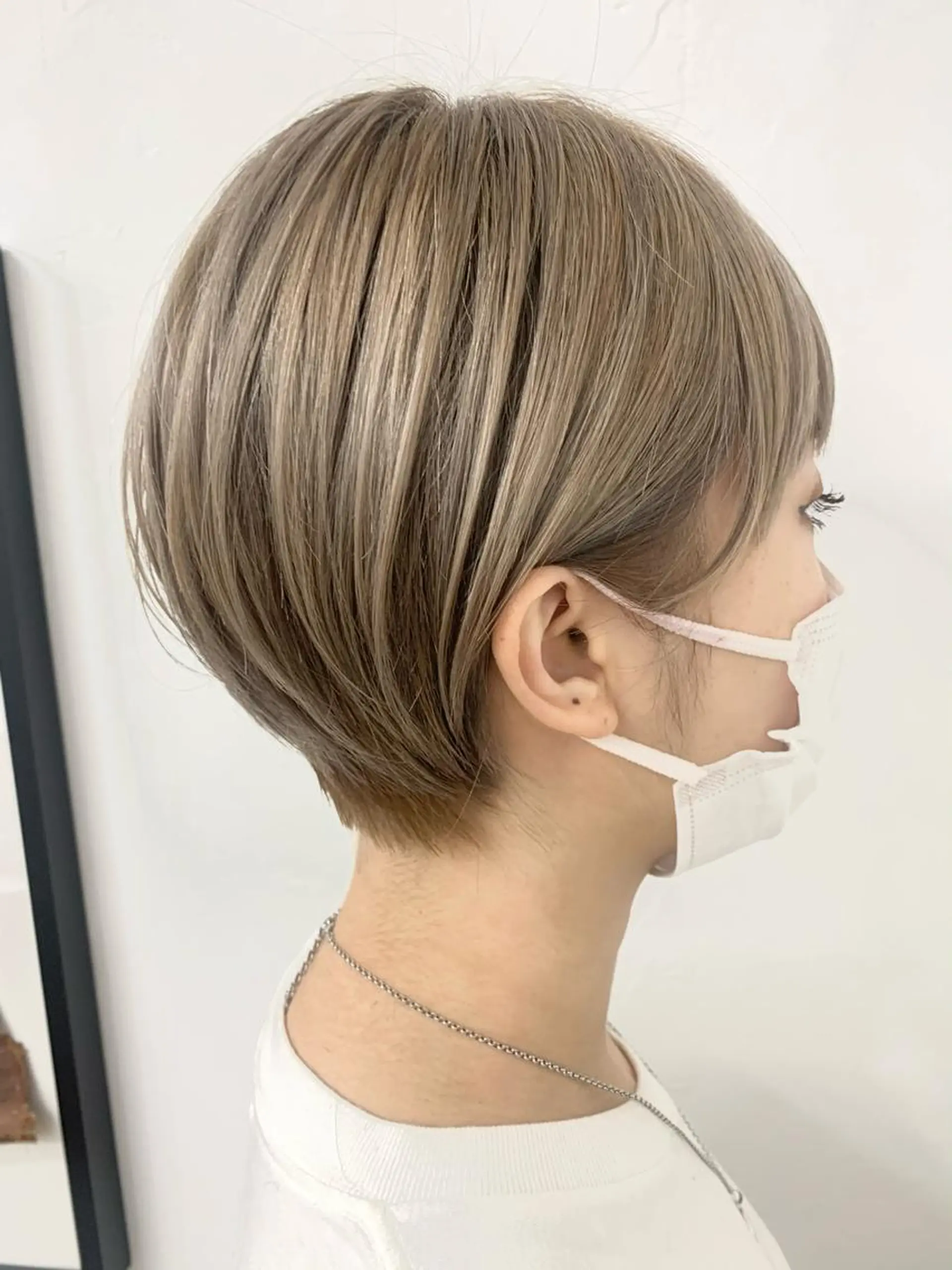 ショート カラー ベージュカラー ショートヘア ヘアカラー トリートメント chama レイヤーカットのヘアスタイル