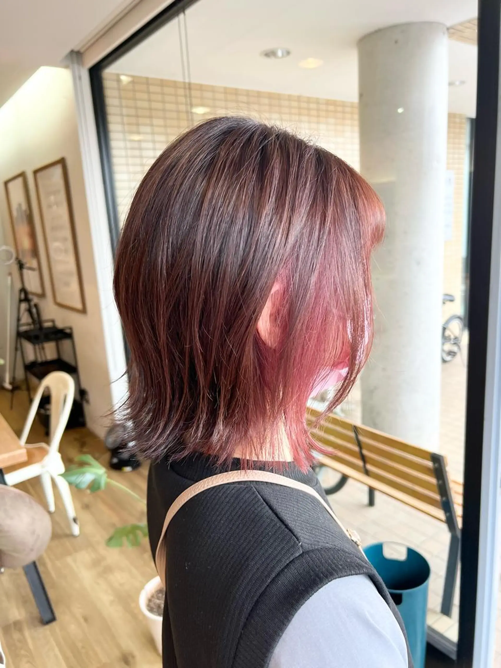 ショート カラー イヤリングカラー ヘアカラー 堀 望美のヘアスタイル