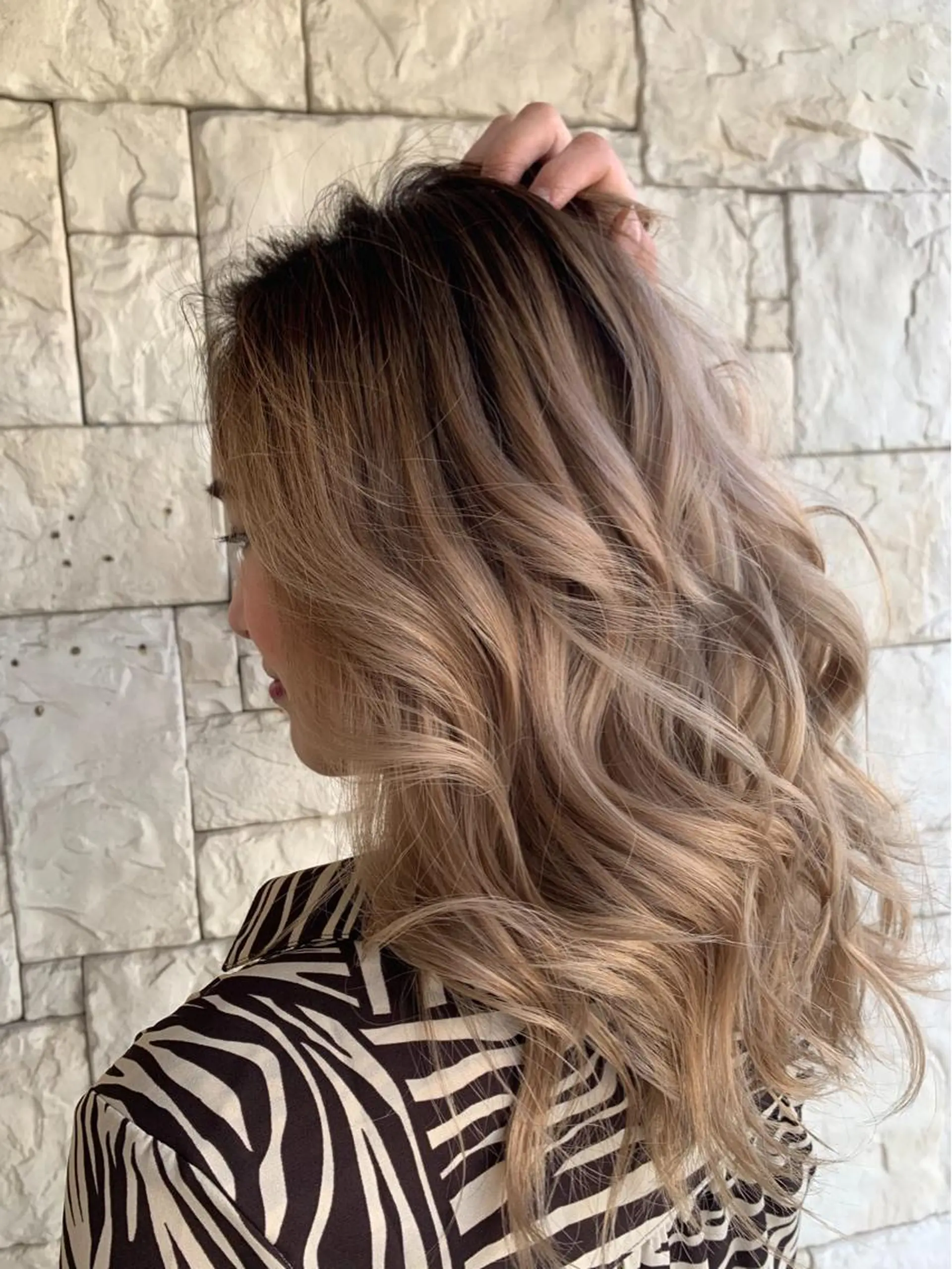 カラー アディクシーカラー ブリーチ ブロンド Cheri Cherie所属・井上 歩美のヘアスタイル