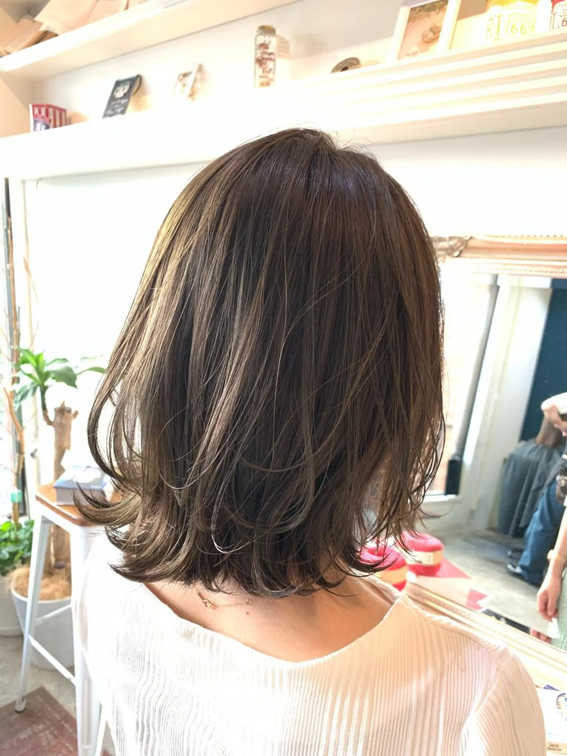 ミディアム ボブ レイヤーカット 外ハネヘア カット ヘアカラー トリートメント ヘッドスパ ヘアセット 山口 竣也のヘアスタイル
