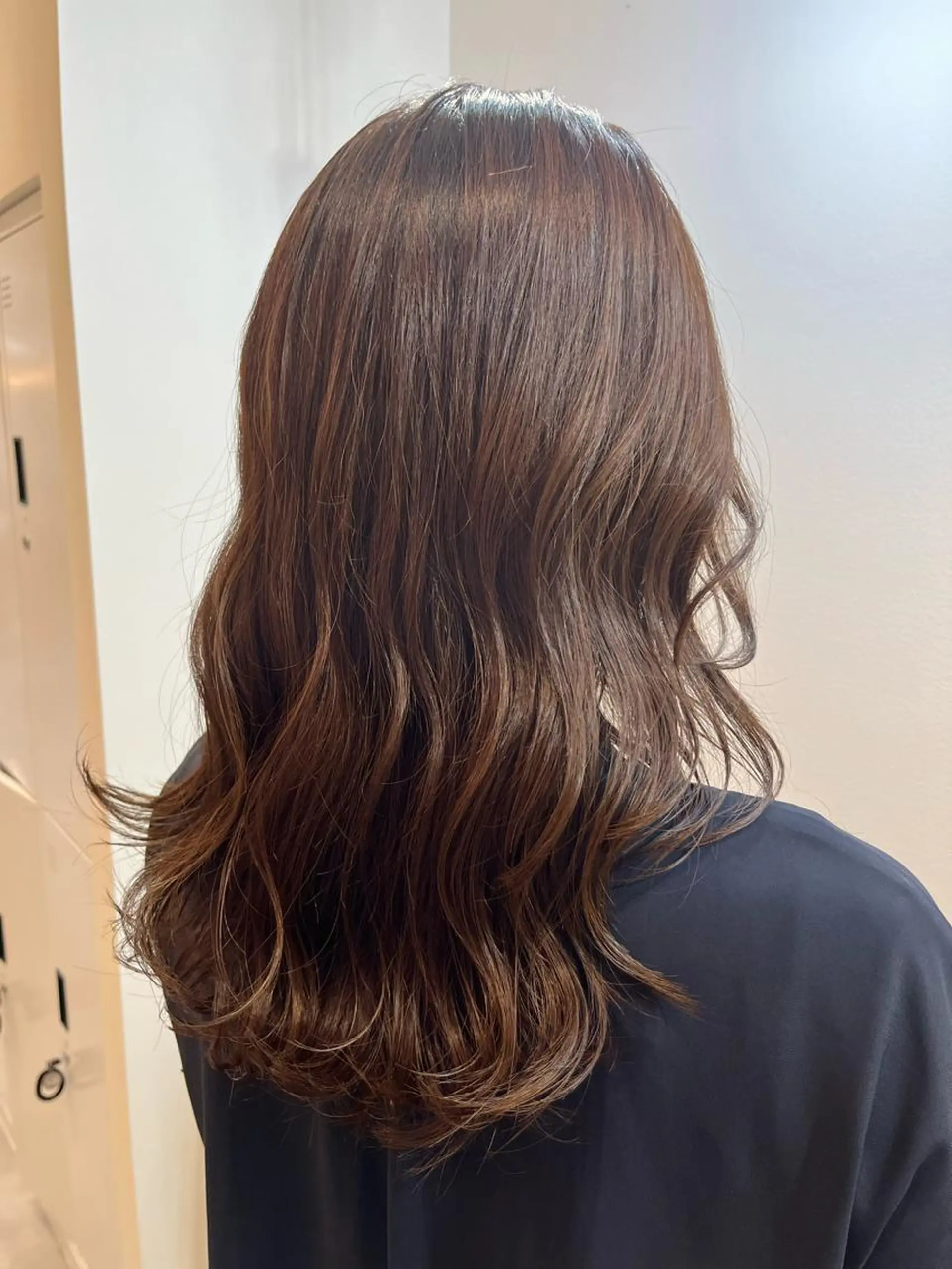 ロング Hikari /赤み消しカラーのヘアスタイル