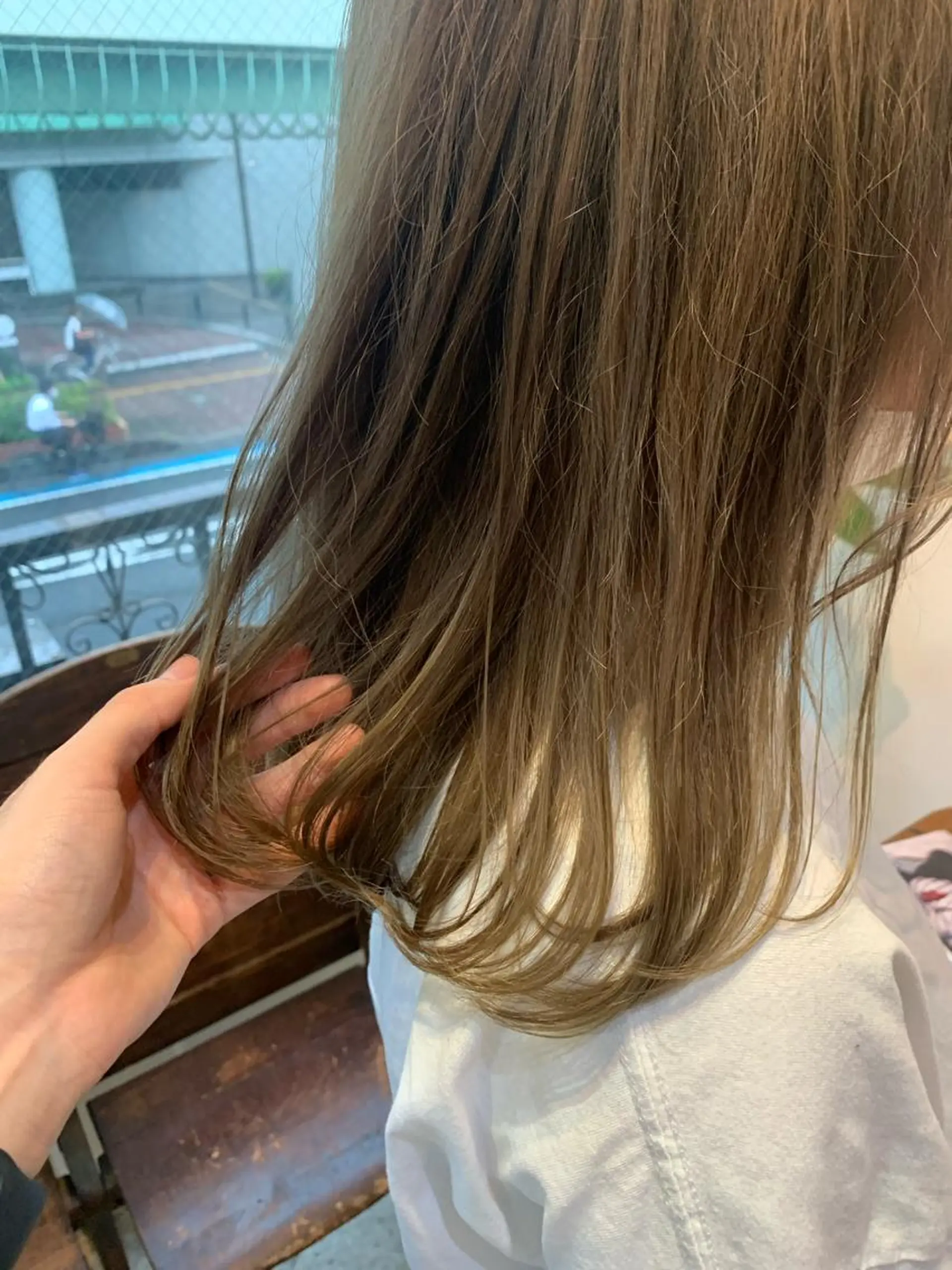 ミディアム カラー ヘアアレンジ ベージュカラー ミルクティーベージュ ヘアカラー トリートメント ヘアセット 金子 廉のヘアスタイル
