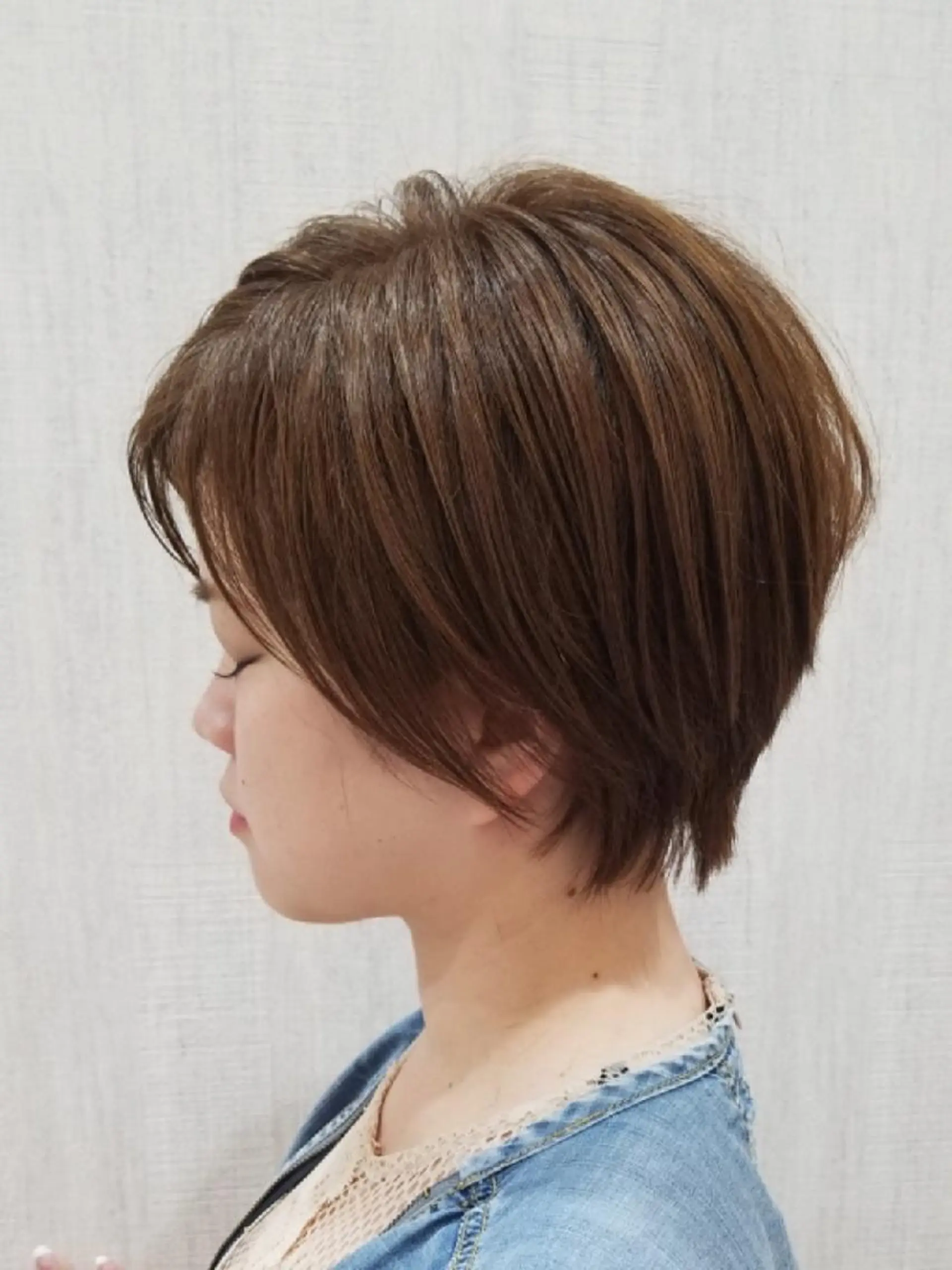 ショート カラー ベージュカラー オリーブベージュ ショートヘア 顔周りレイヤーカット 髪質改善代表西村功平のヘアスタイル