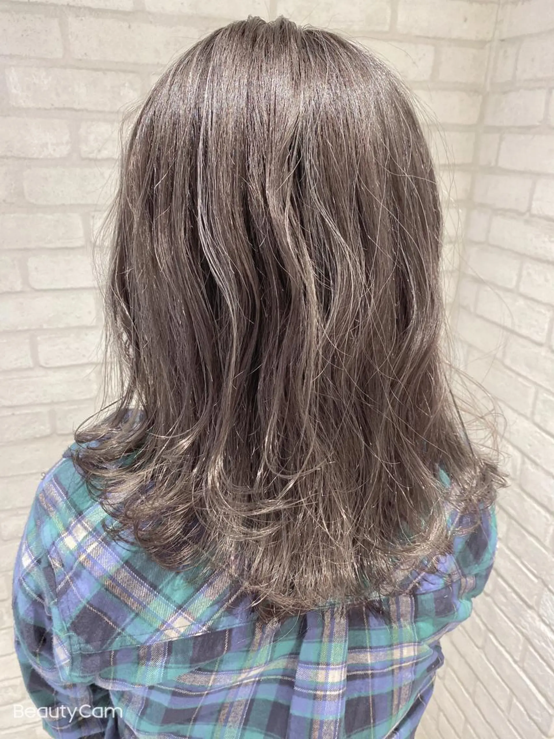 ミディアム カラー アッシュ シルバー カット ヘアカラー トリートメント 田中 アキオのヘアスタイル