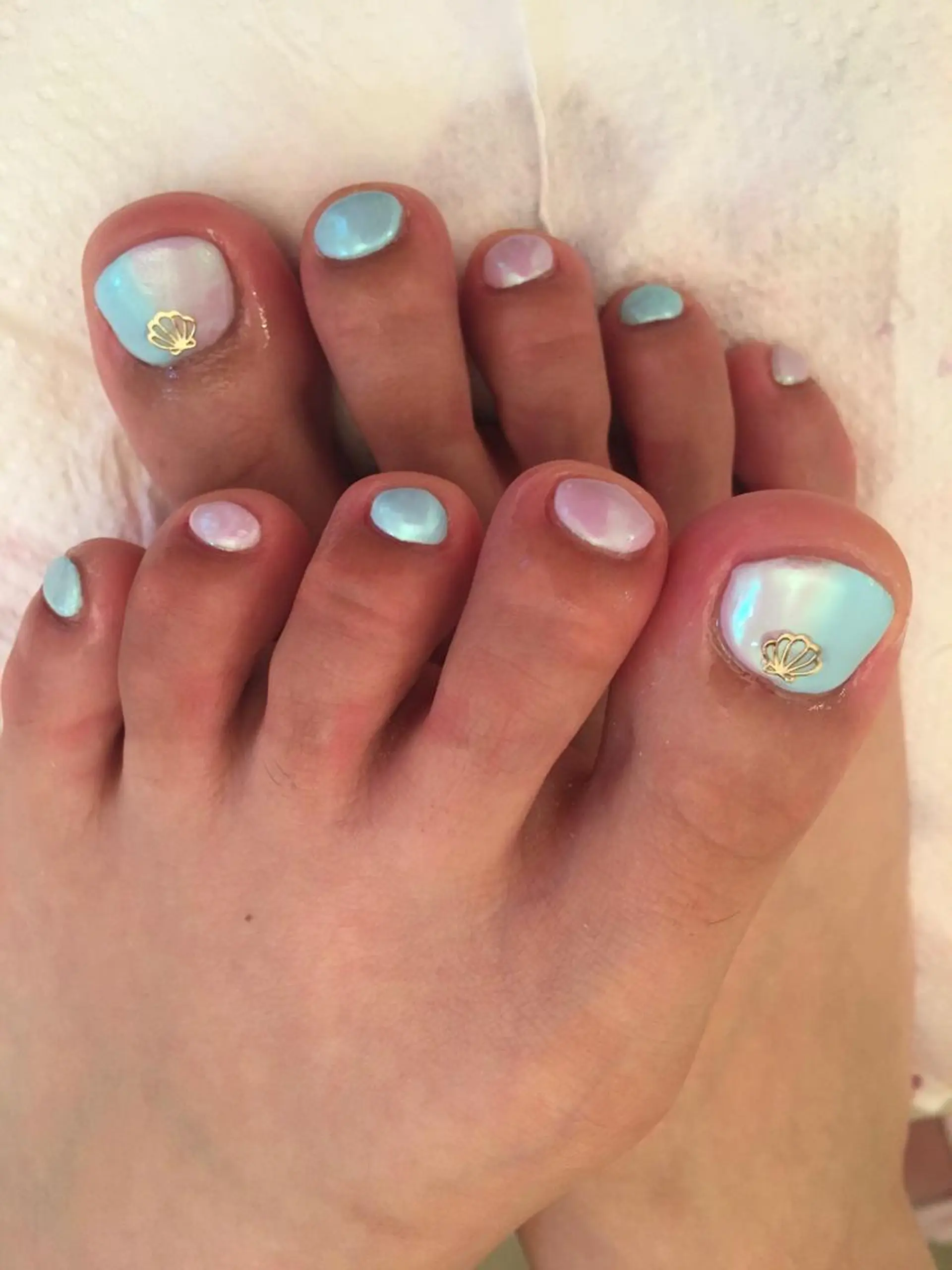 ネイル オーロラネイル フットネイル キラキラネイル ミラーネイル ネイルサロン ショコラのネイルデザイン