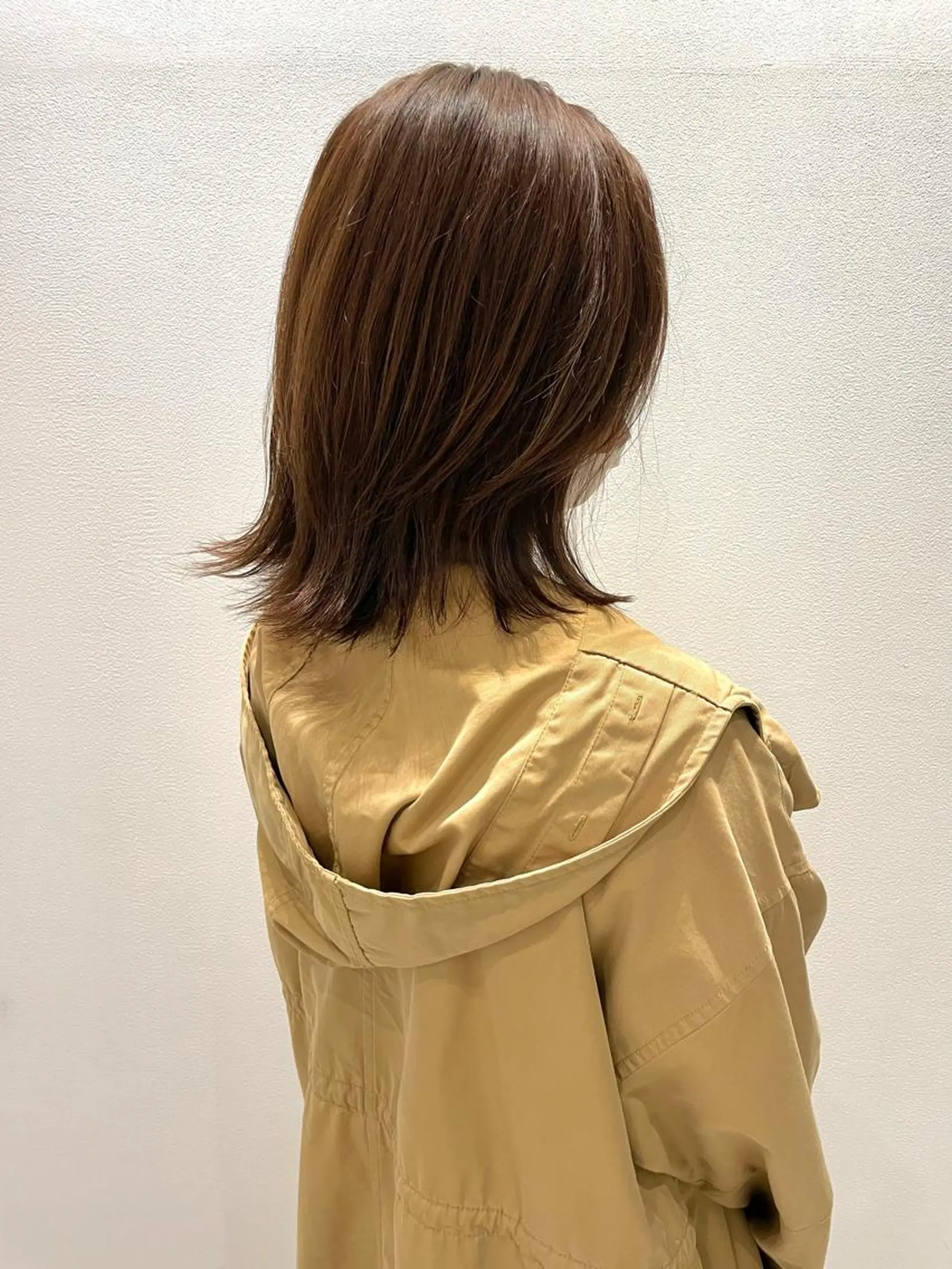 ミディアム アッシュ レイヤーカット 外ハネヘア CiNEMA daikanyama所属・透明感カラー🫧 今泉健太のヘアスタイル