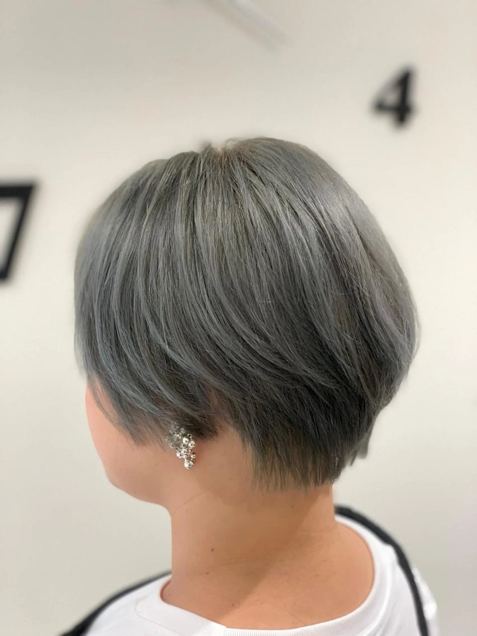 ショート カラー 松吉 純平のヘアスタイル