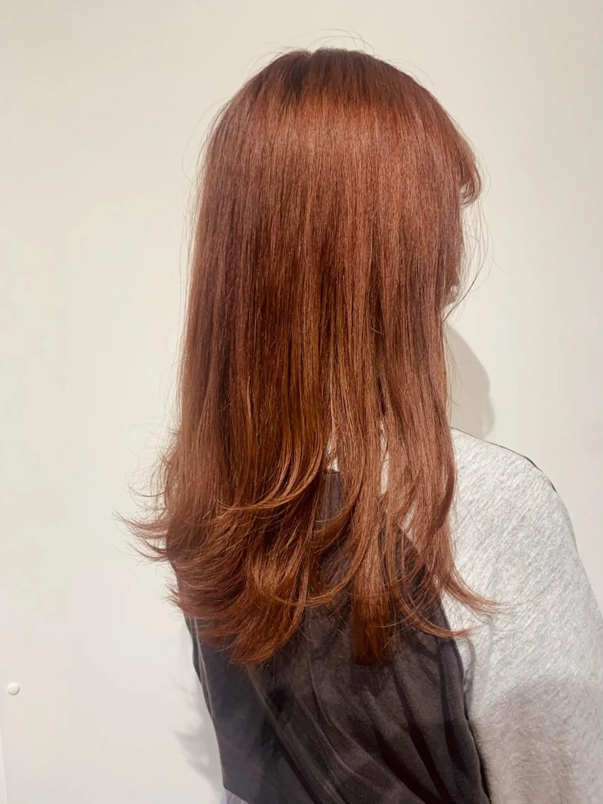 セミロング オレンジブラウン 山内 愛可のヘアスタイル