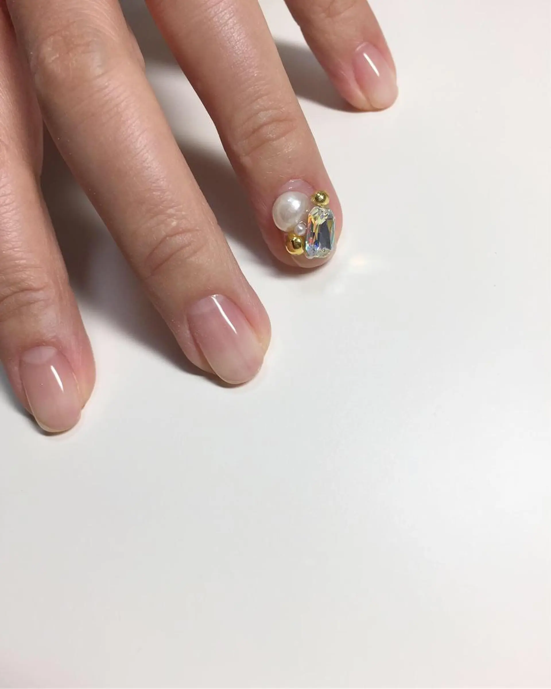 ネイル ストーンネイル ハンドネイル nail salon 7☺︎2所属・nail salon 7☺︎2のネイルデザイン