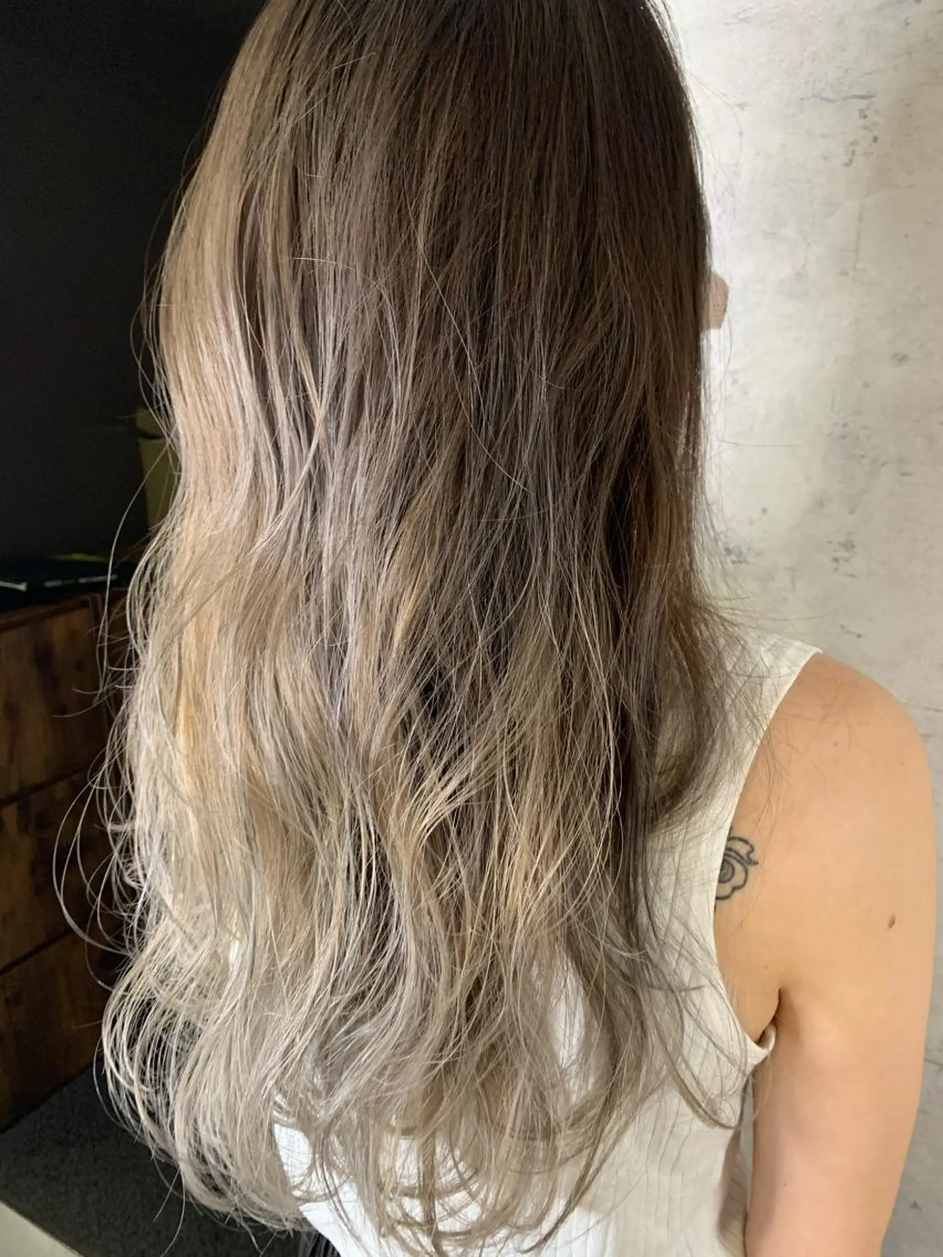 ロング カラー バレイヤージュ KAZUMAのヘアスタイル