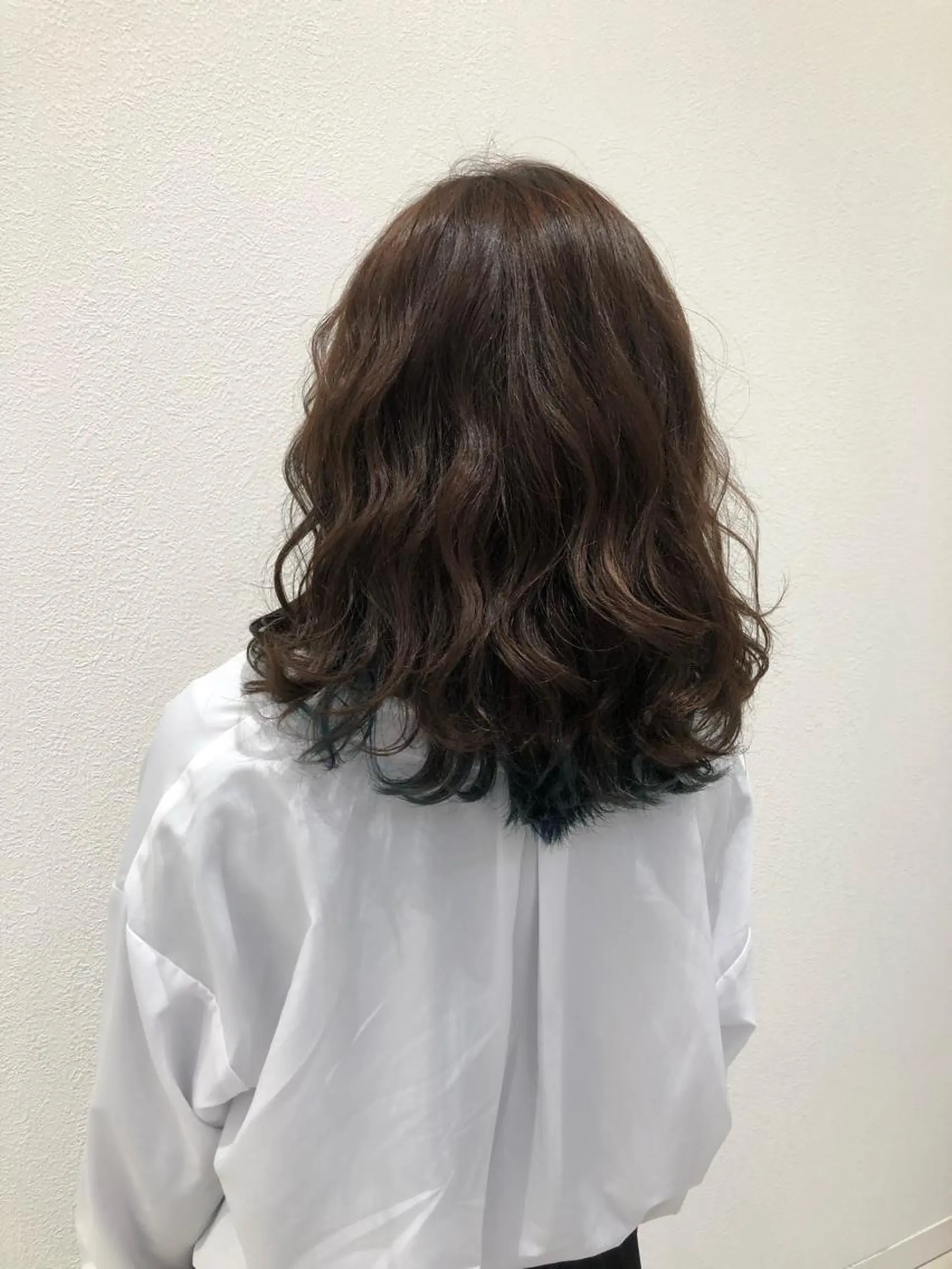 セミロング ヘアカラー 岸 保奈美のヘアスタイル